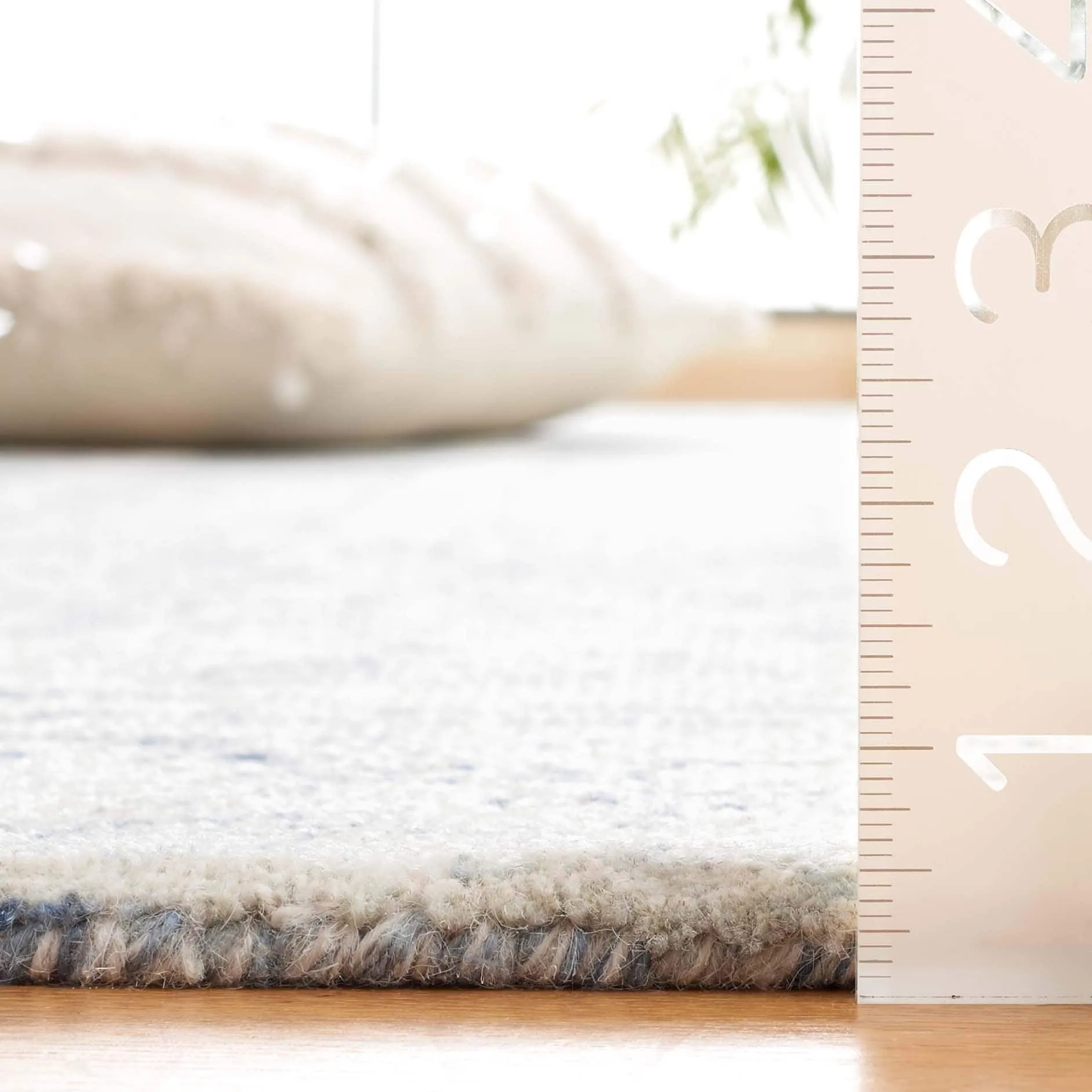 SAFAVIEH Handmade Abstract Efterpi Contemporary Wool Rug