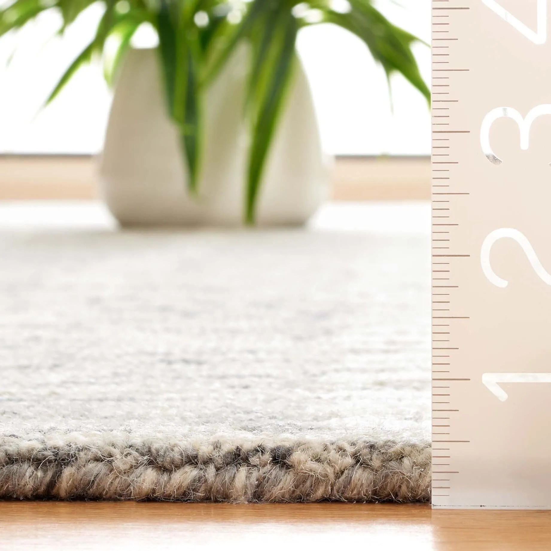 SAFAVIEH Handmade Abstract Efterpi Contemporary Wool Rug