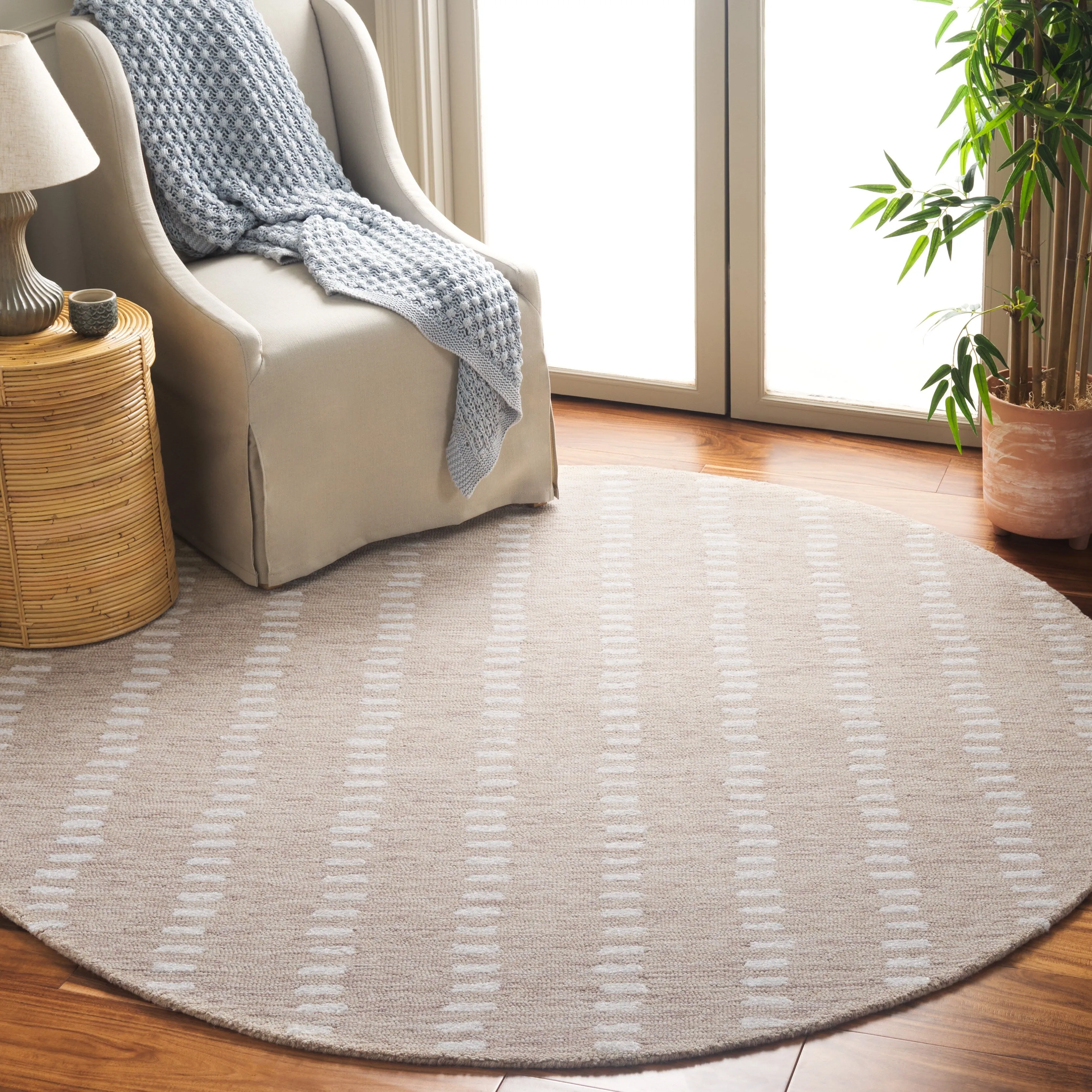 SAFAVIEH Handmade Abstract Efterpi Contemporary Wool Rug