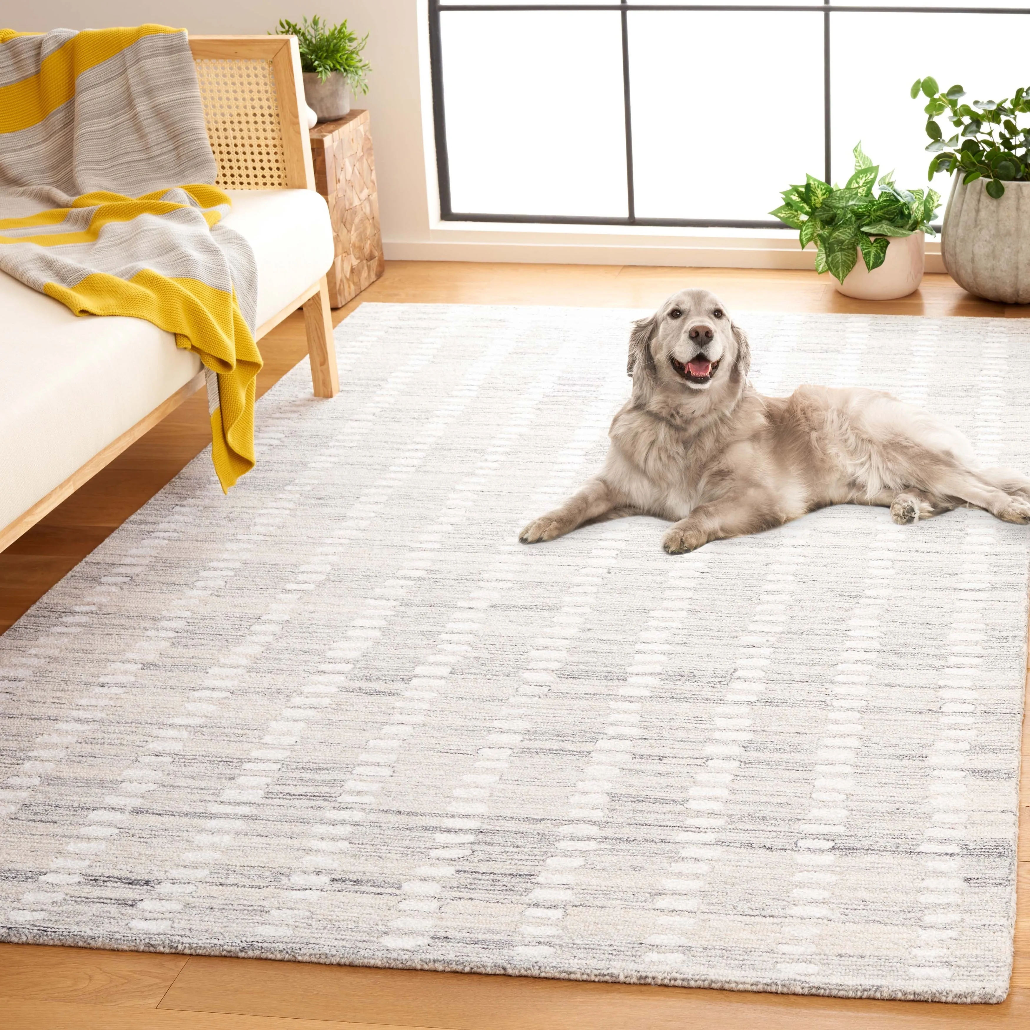 SAFAVIEH Handmade Abstract Efterpi Contemporary Wool Rug