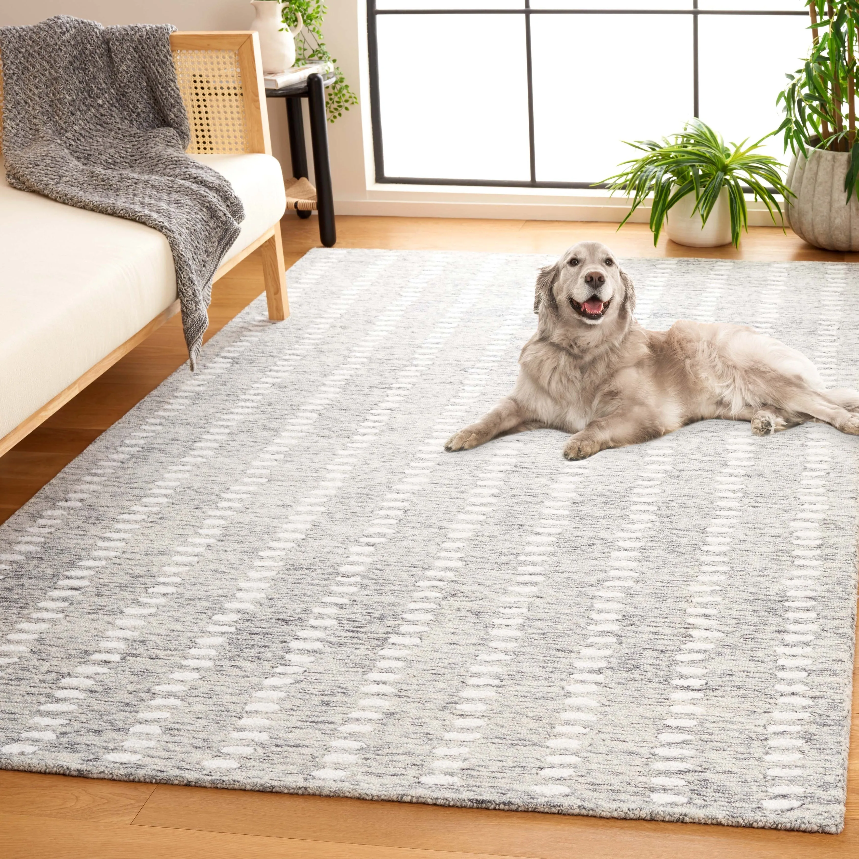 SAFAVIEH Handmade Abstract Efterpi Contemporary Wool Rug