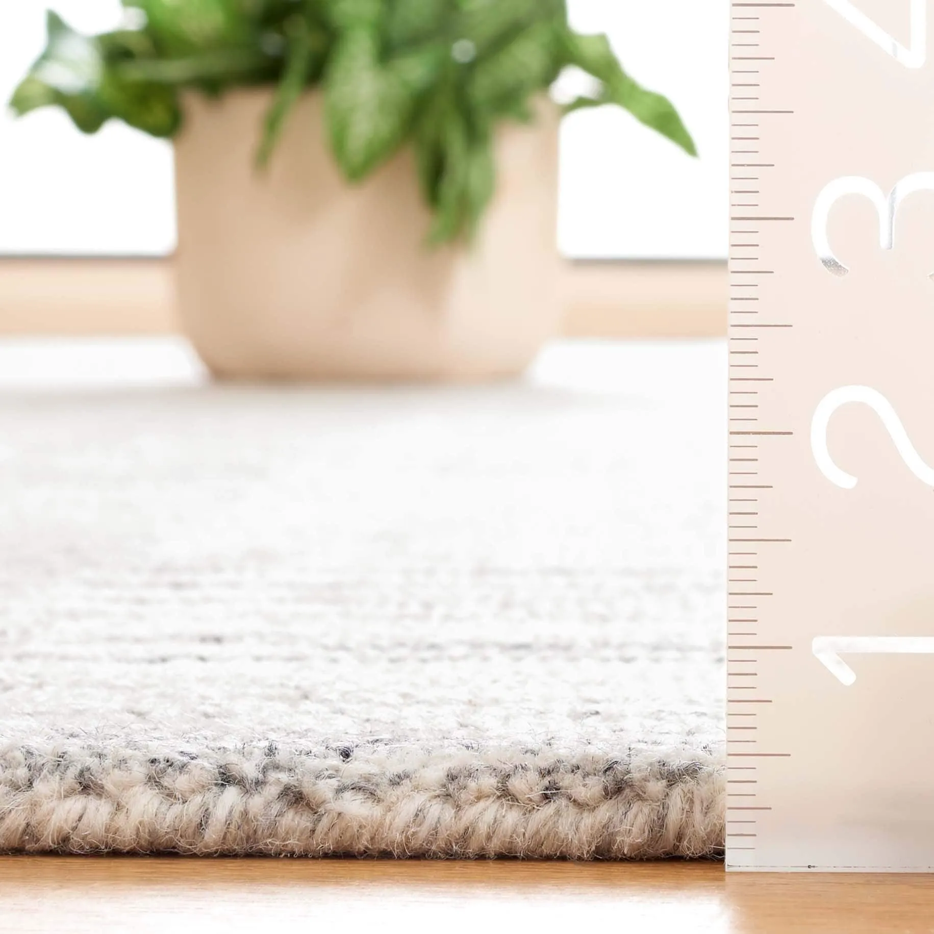 SAFAVIEH Handmade Abstract Efterpi Contemporary Wool Rug