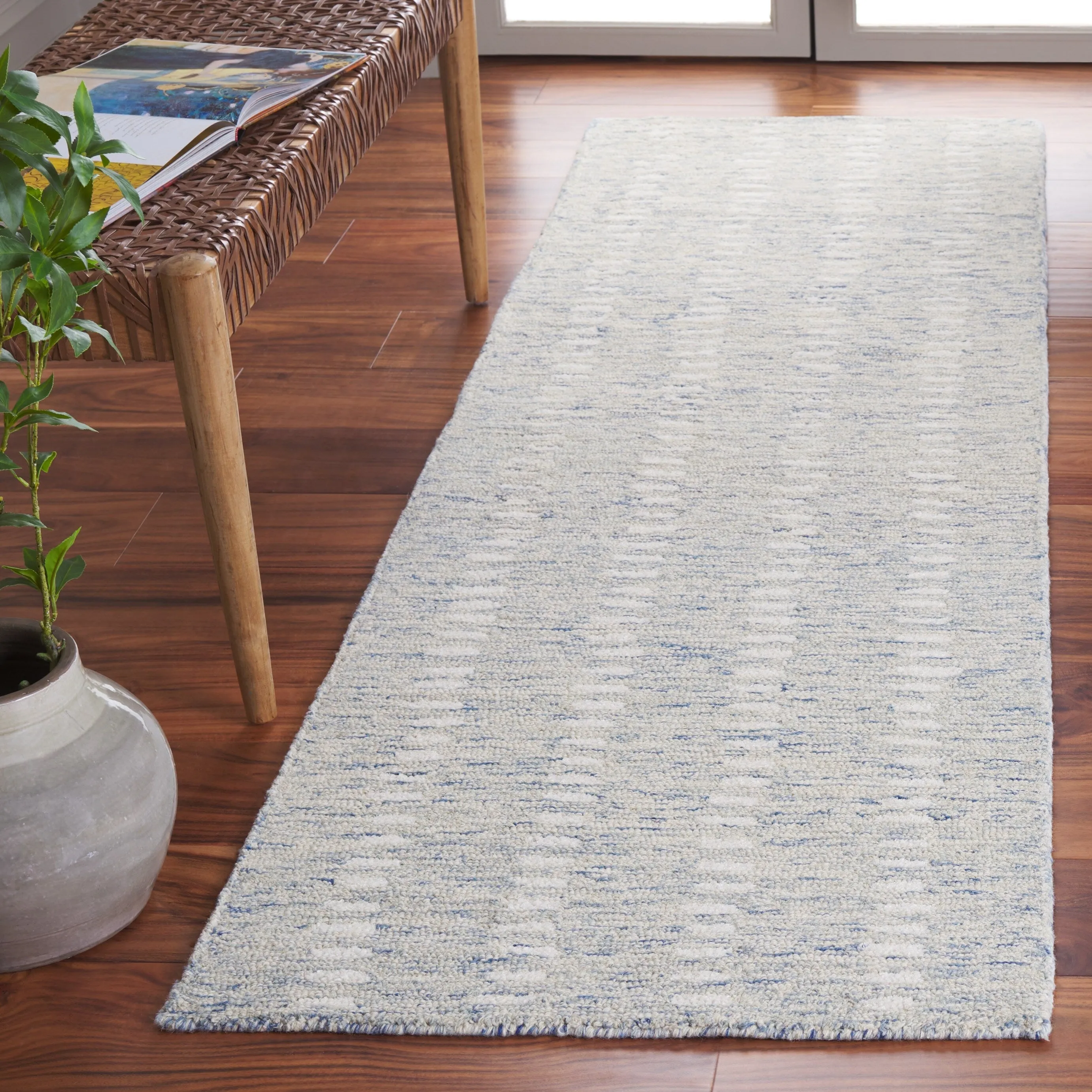 SAFAVIEH Handmade Abstract Efterpi Contemporary Wool Rug