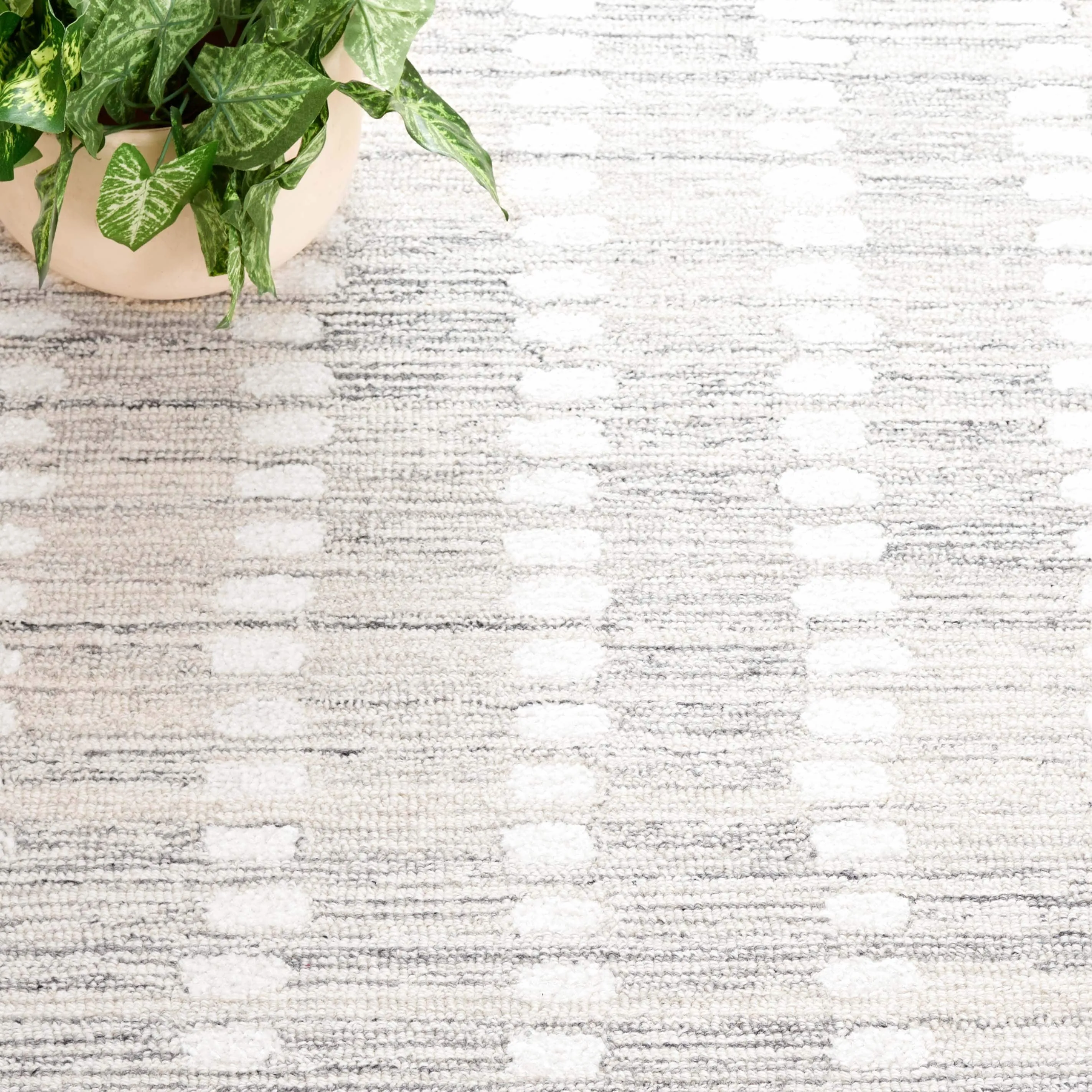 SAFAVIEH Handmade Abstract Efterpi Contemporary Wool Rug