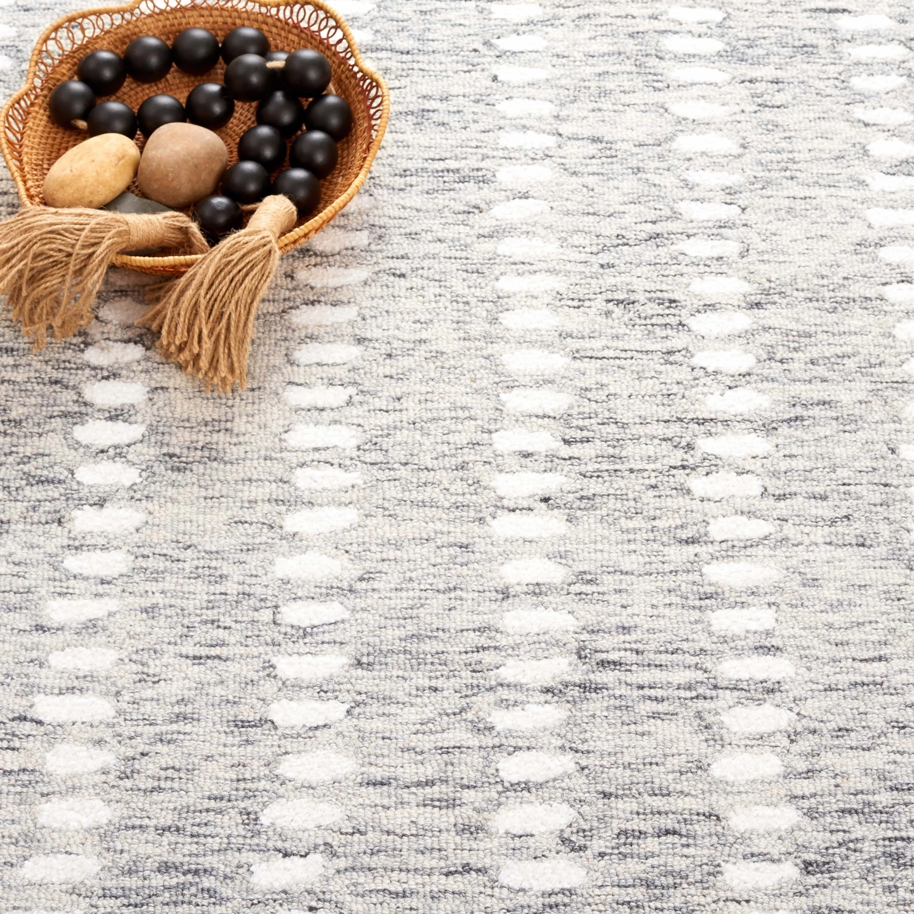 SAFAVIEH Handmade Abstract Efterpi Contemporary Wool Rug