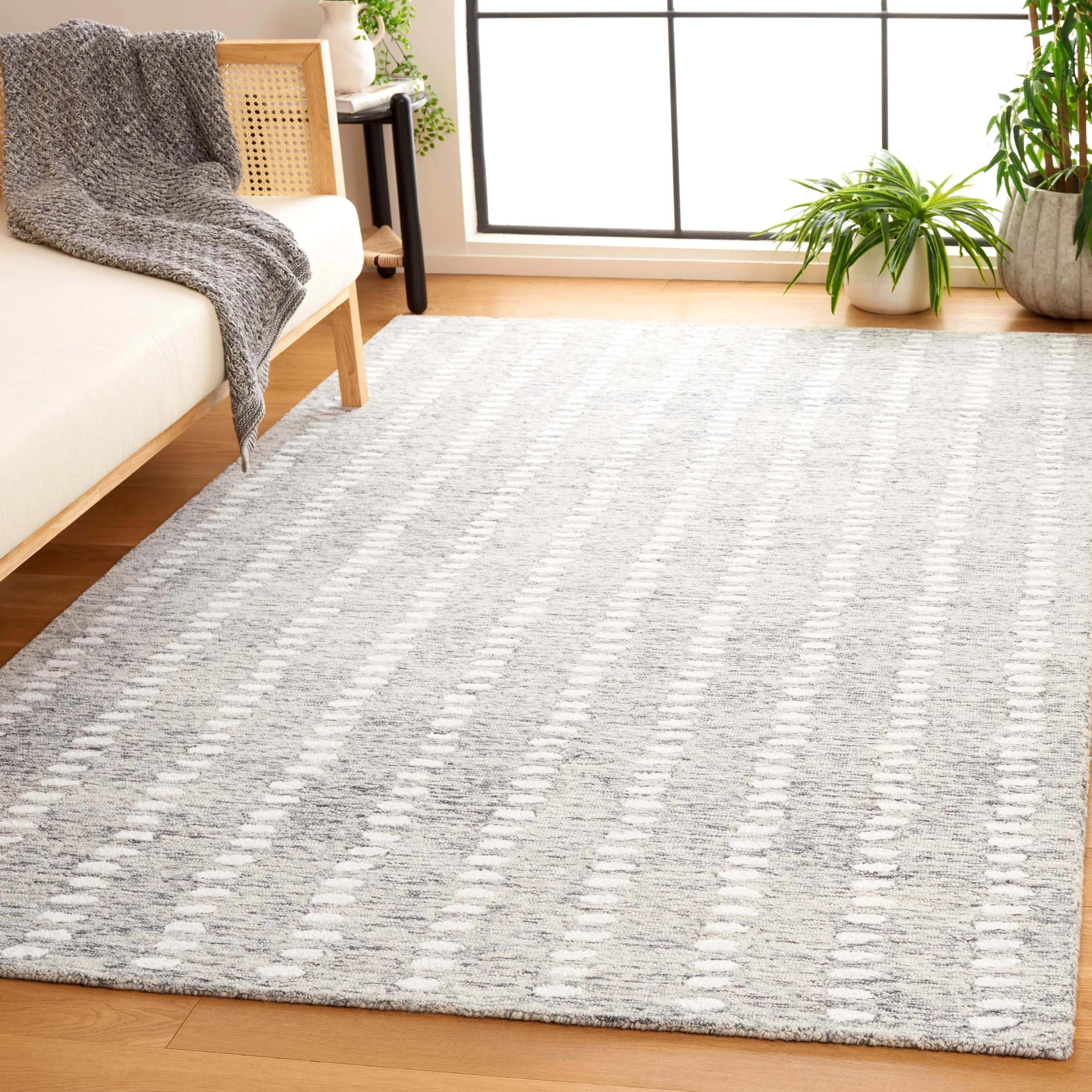 SAFAVIEH Handmade Abstract Efterpi Contemporary Wool Rug