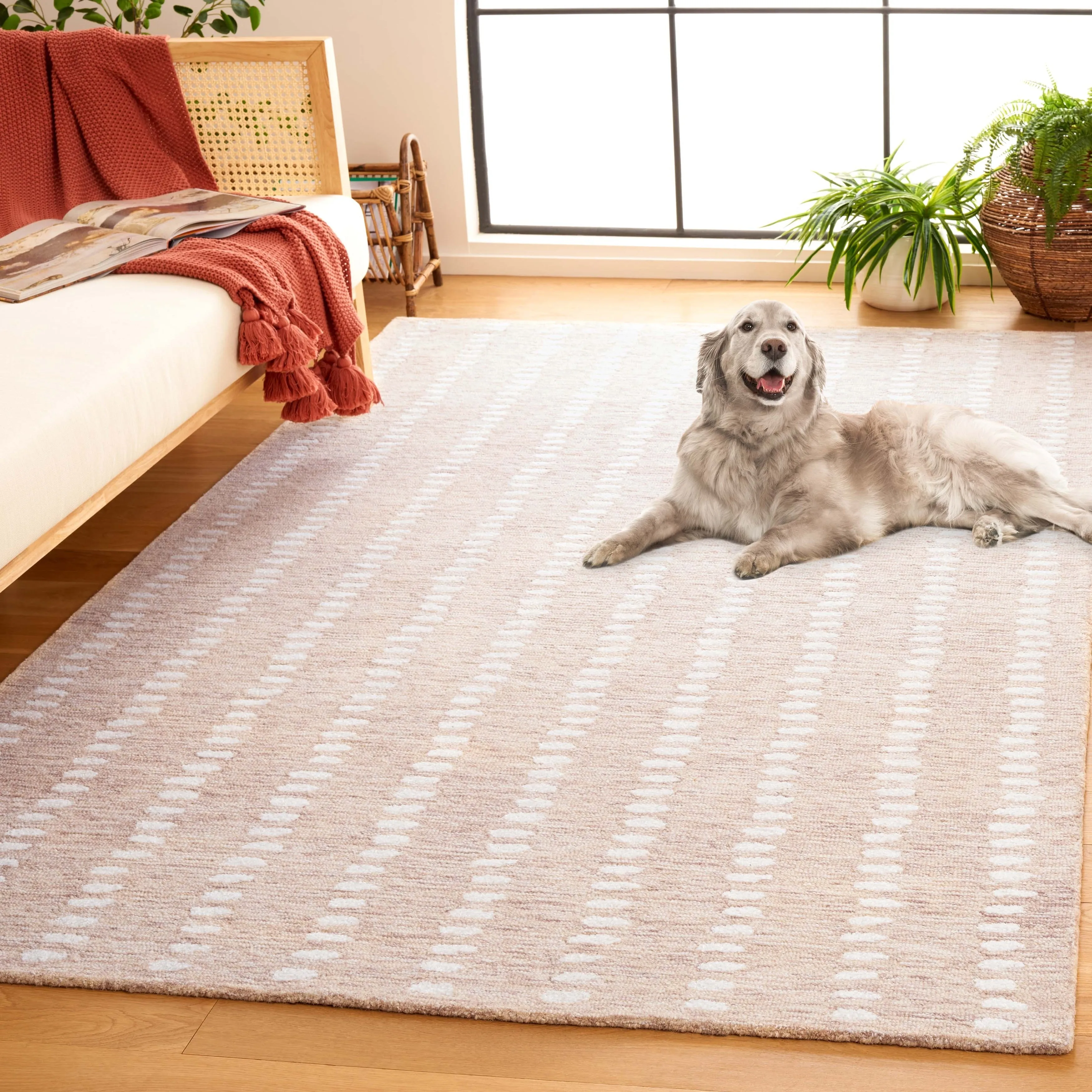 SAFAVIEH Handmade Abstract Efterpi Contemporary Wool Rug
