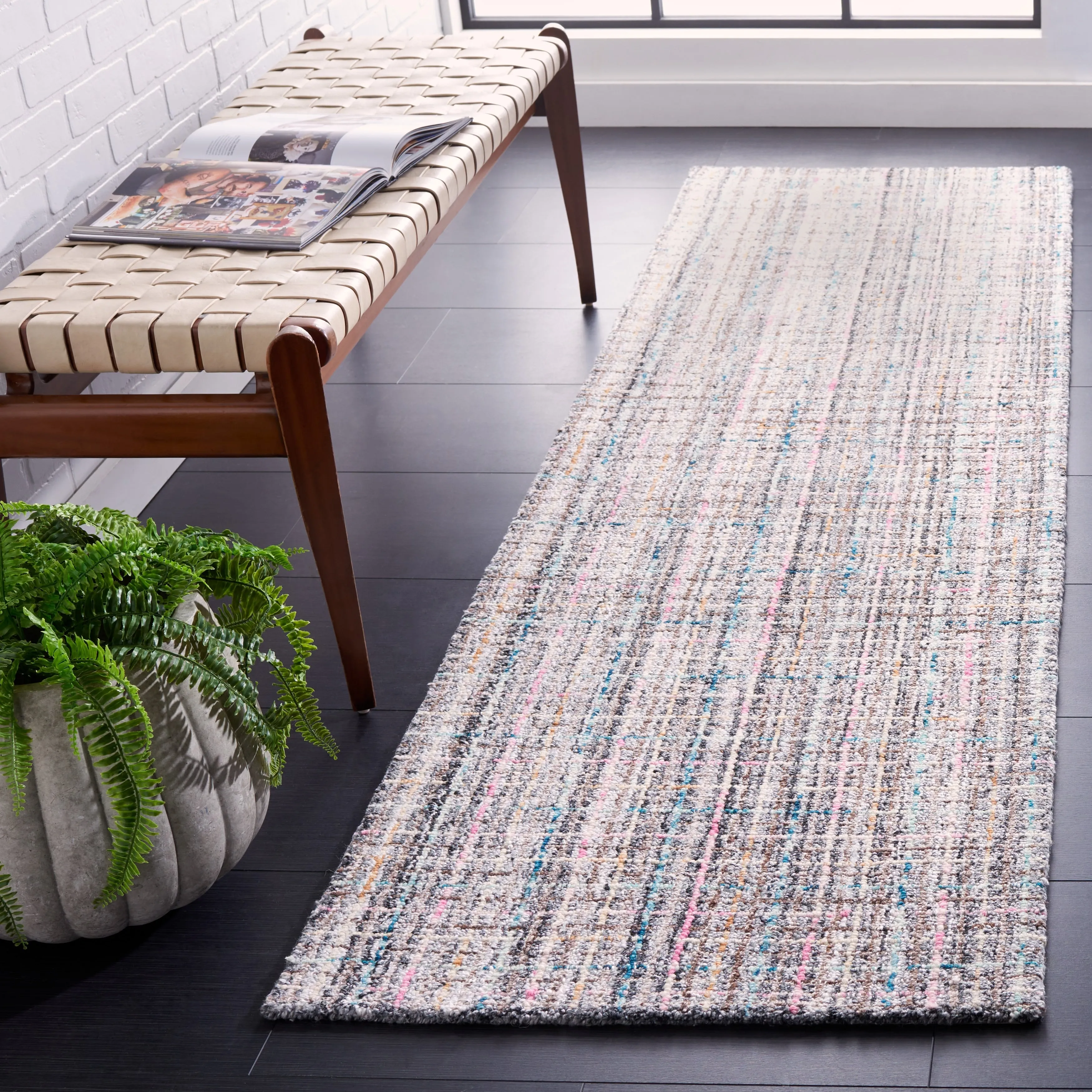 SAFAVIEH Handmade Abstract Fifa Modern Wool Rug