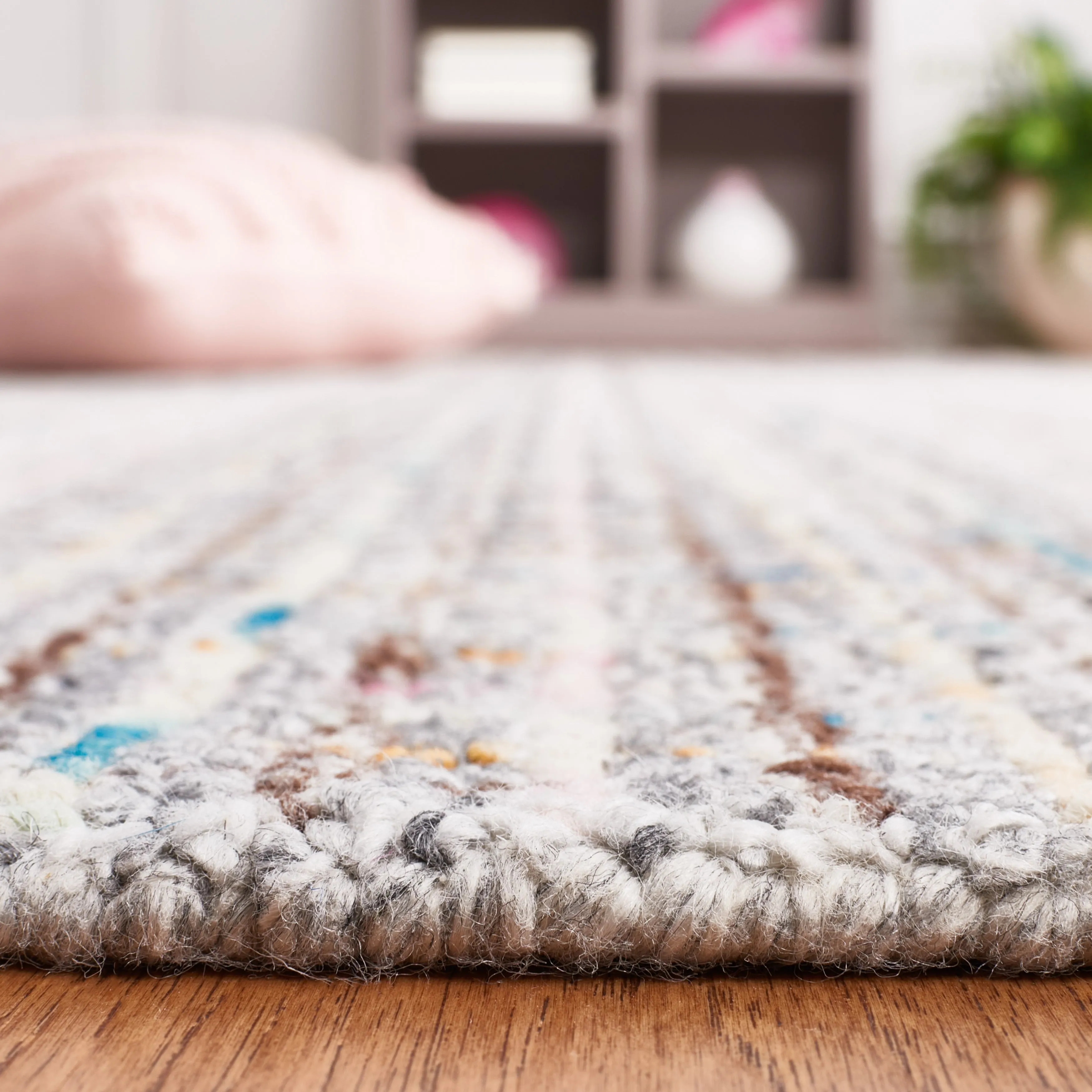 SAFAVIEH Handmade Abstract Fifa Modern Wool Rug