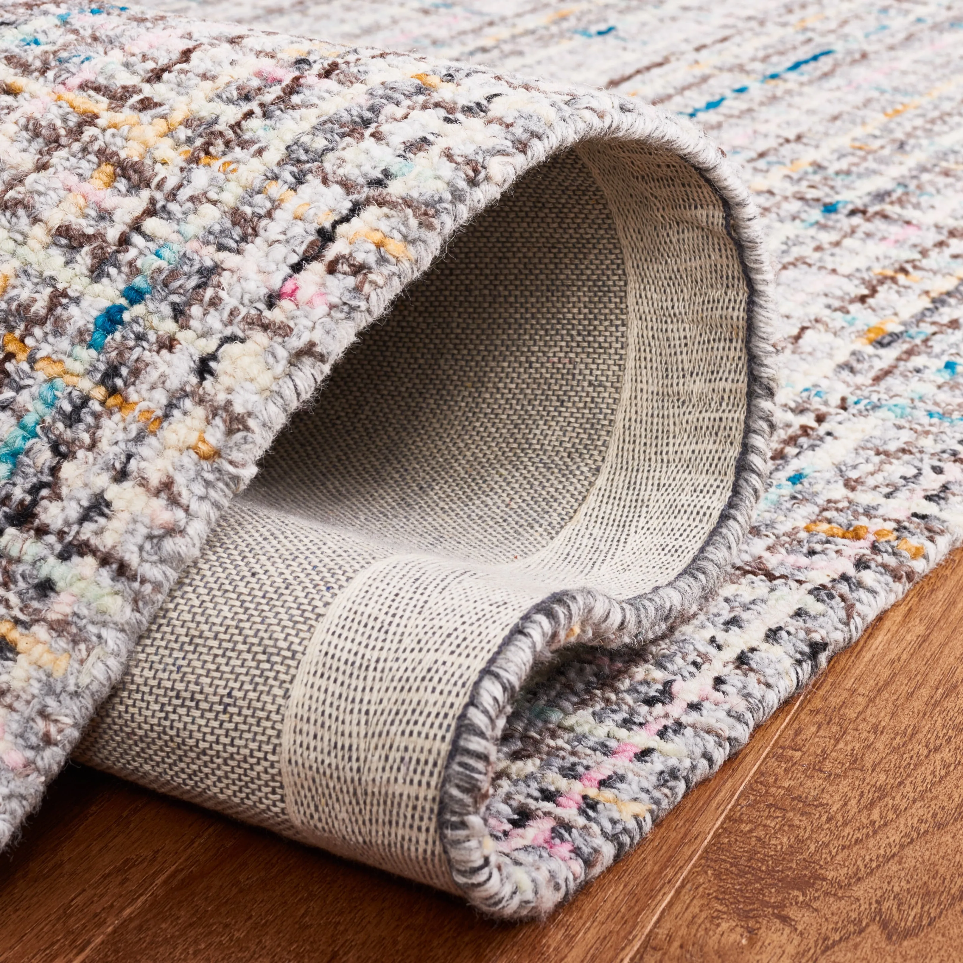 SAFAVIEH Handmade Abstract Fifa Modern Wool Rug