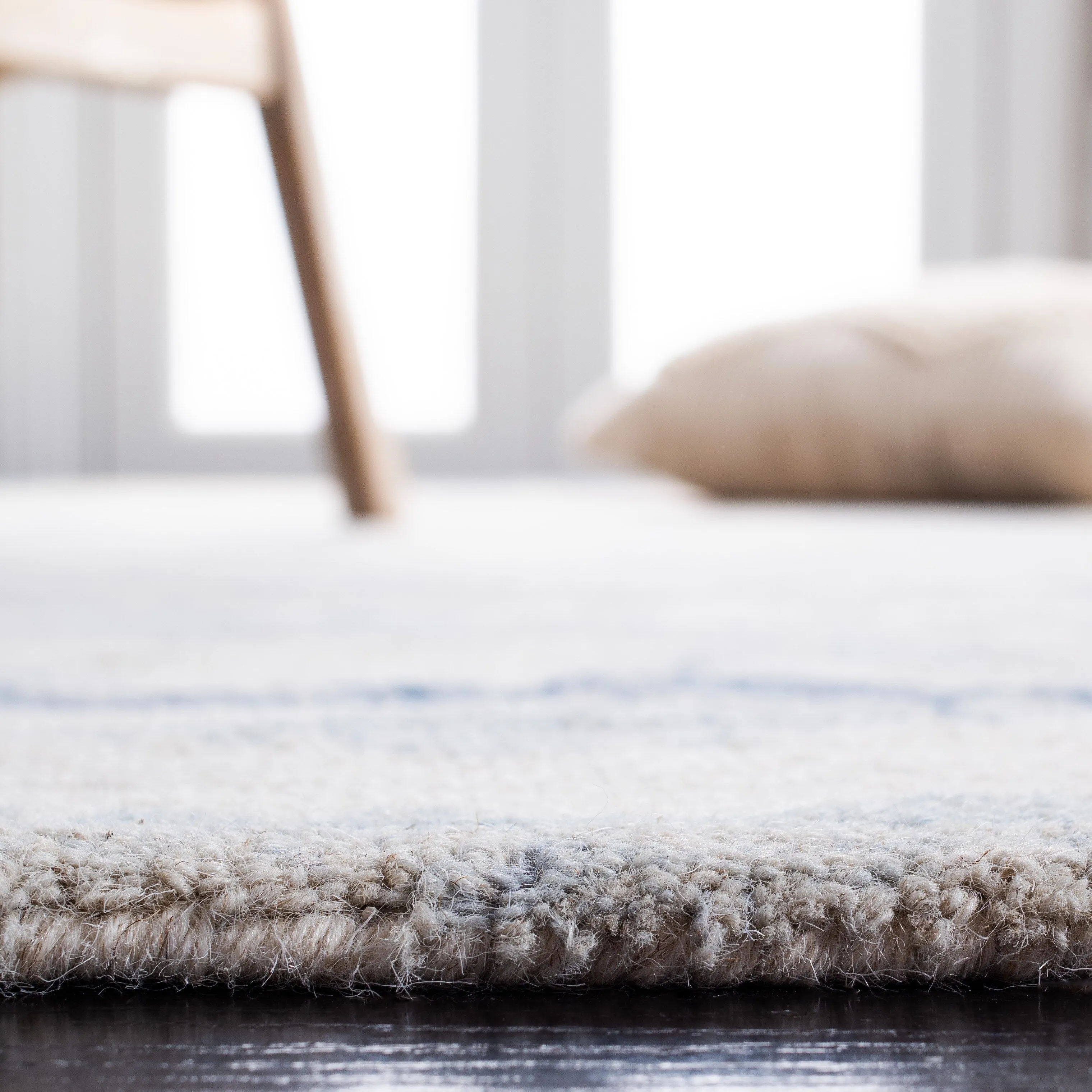 SAFAVIEH Handmade Abstract Kotoko Contemporary Wool Rug