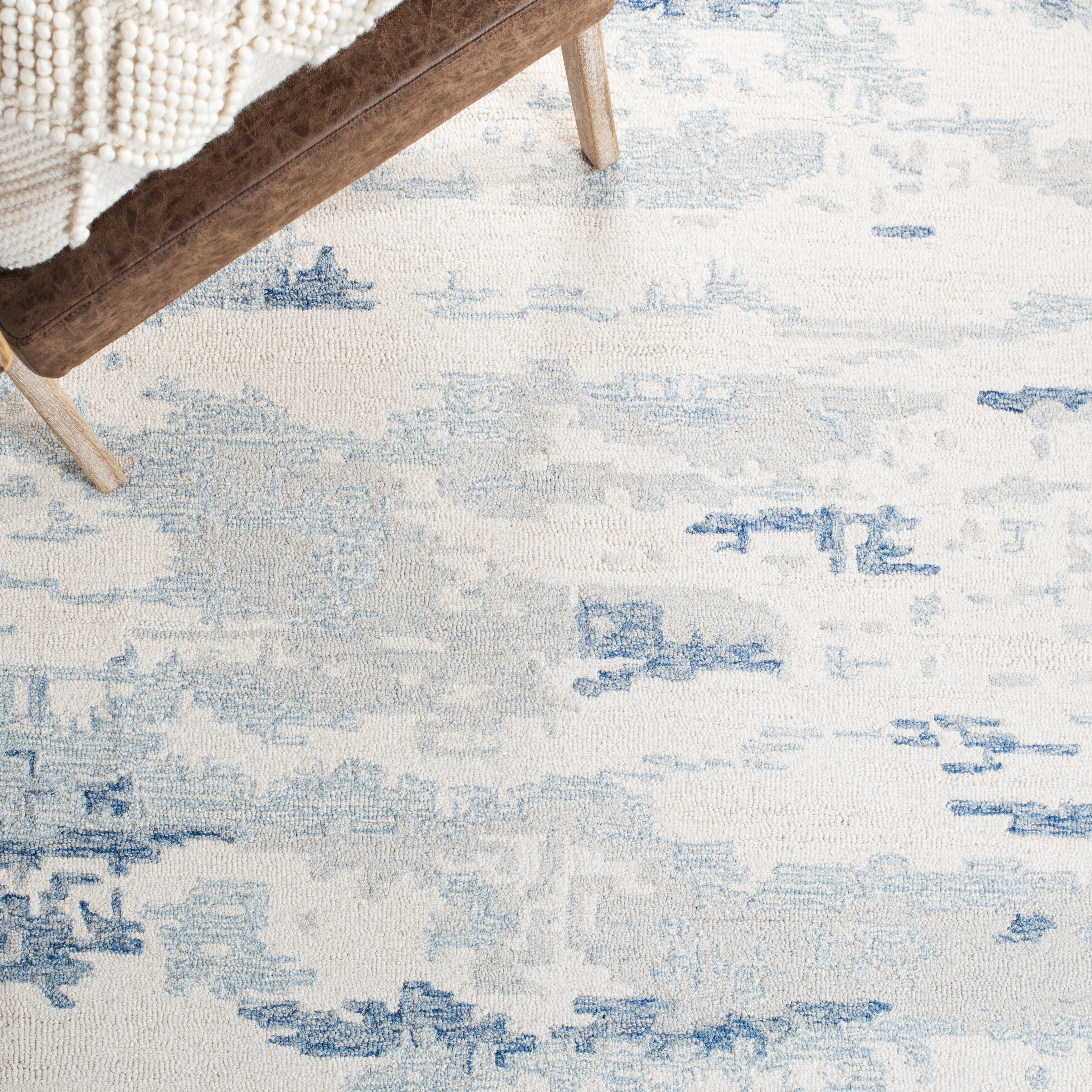 SAFAVIEH Handmade Abstract Kotoko Contemporary Wool Rug