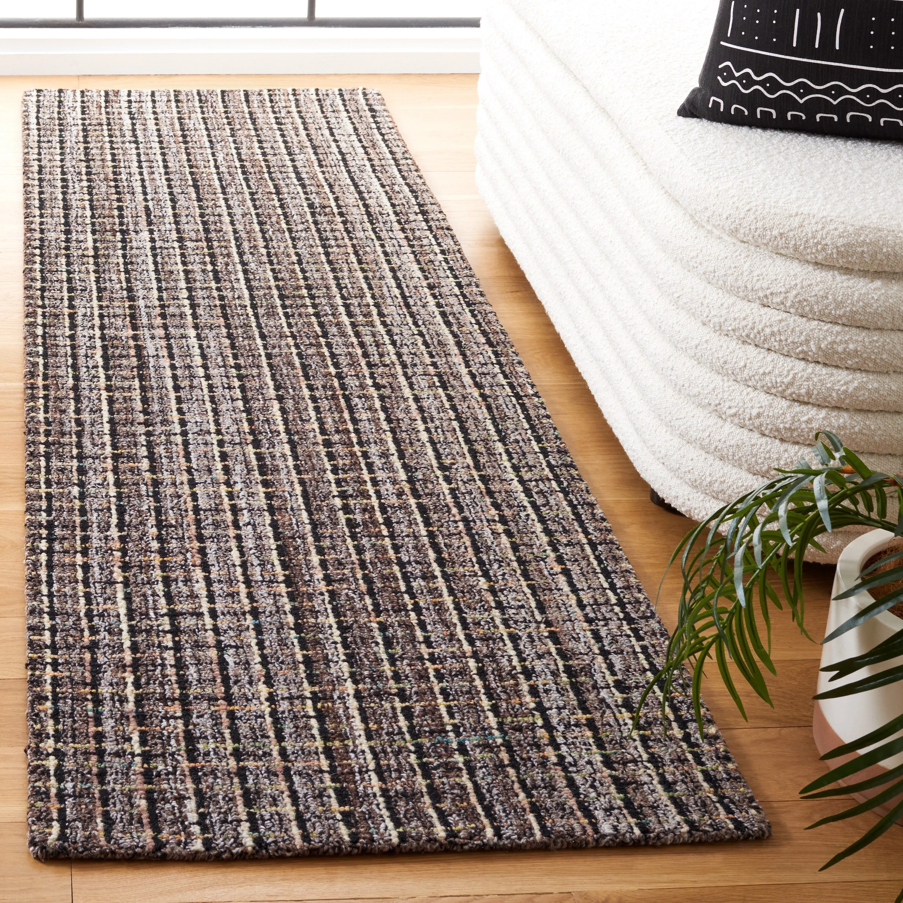 SAFAVIEH Handmade Abstract Vladanka Modern Wool Rug