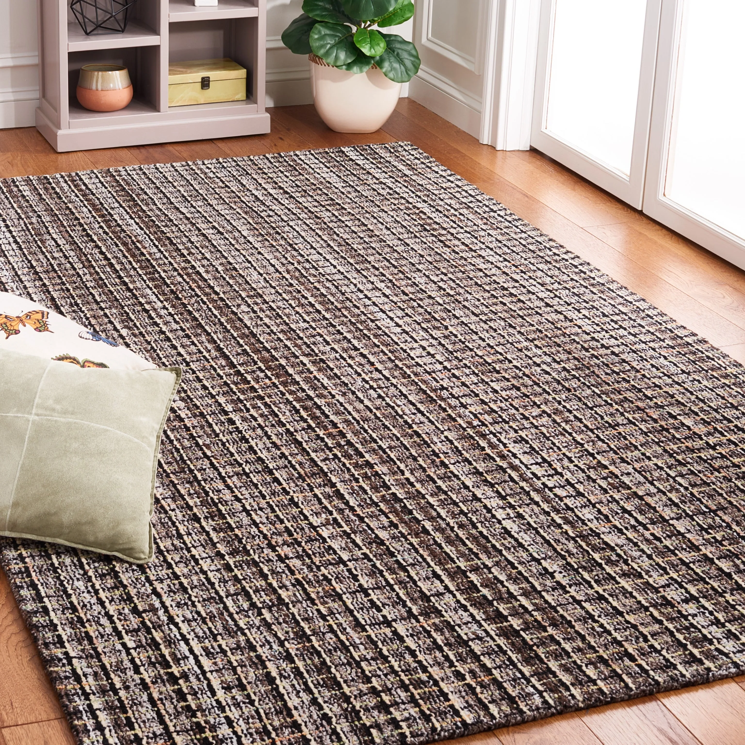 SAFAVIEH Handmade Abstract Vladanka Modern Wool Rug