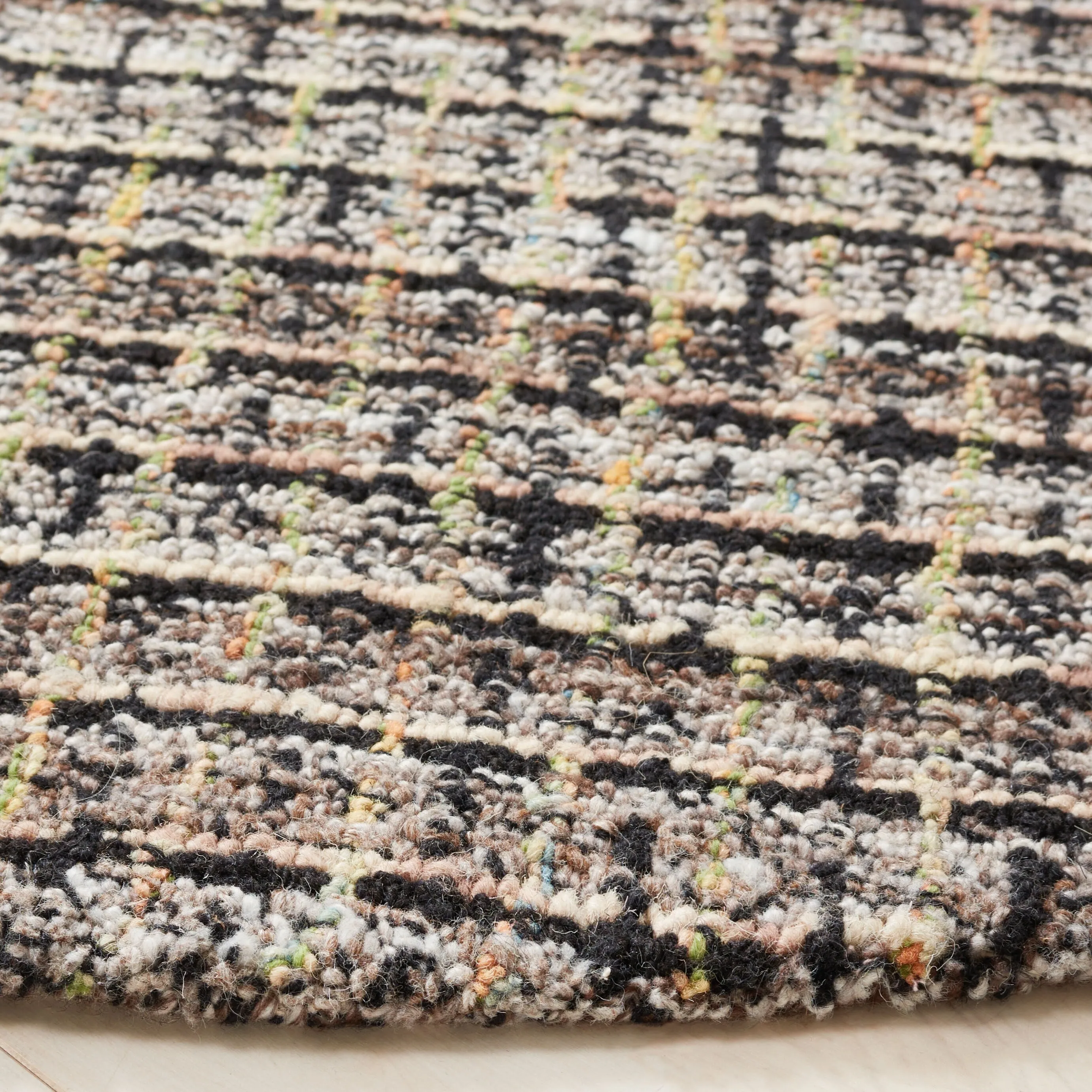 SAFAVIEH Handmade Abstract Vladanka Modern Wool Rug