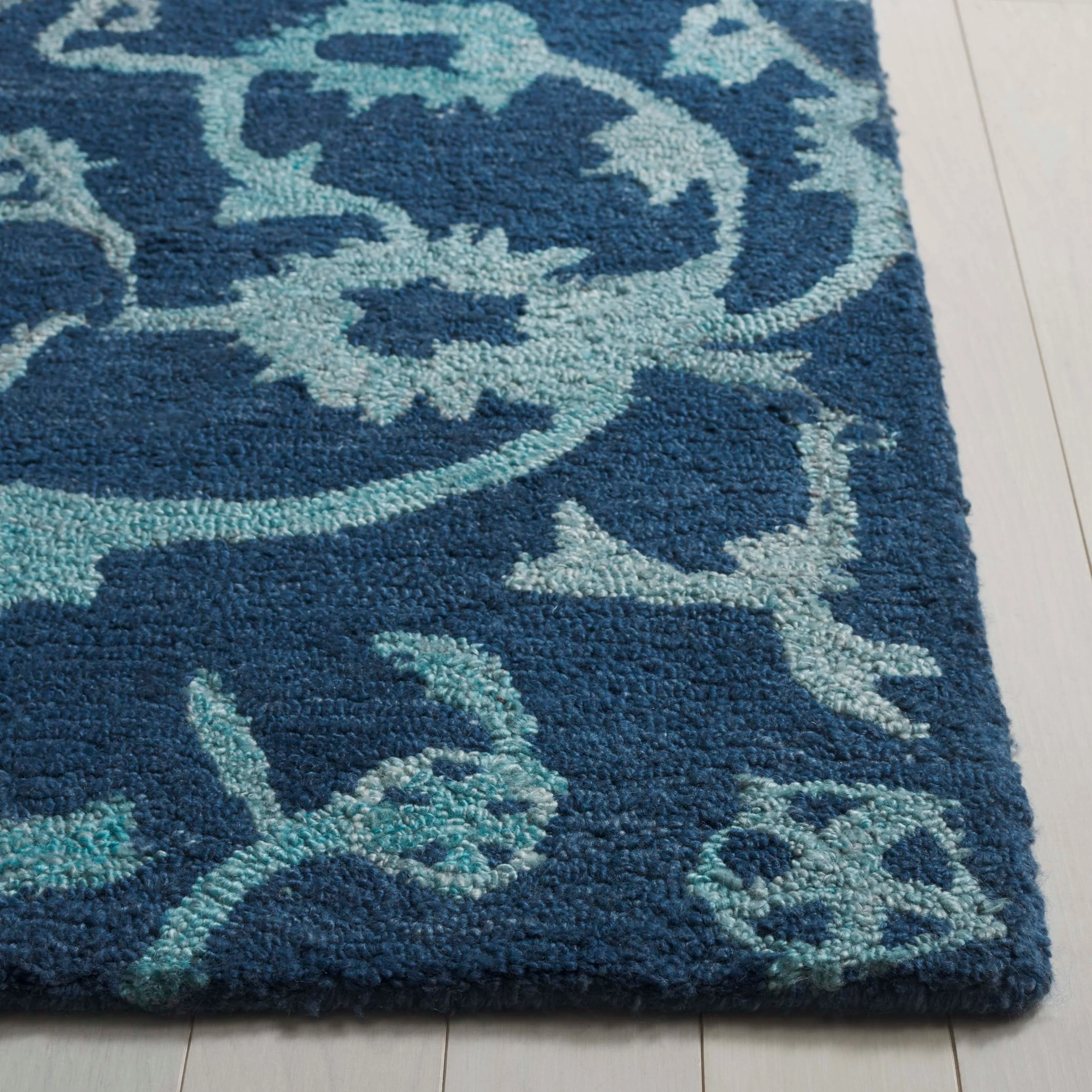 SAFAVIEH Handmade Anatolia Liilia Rug