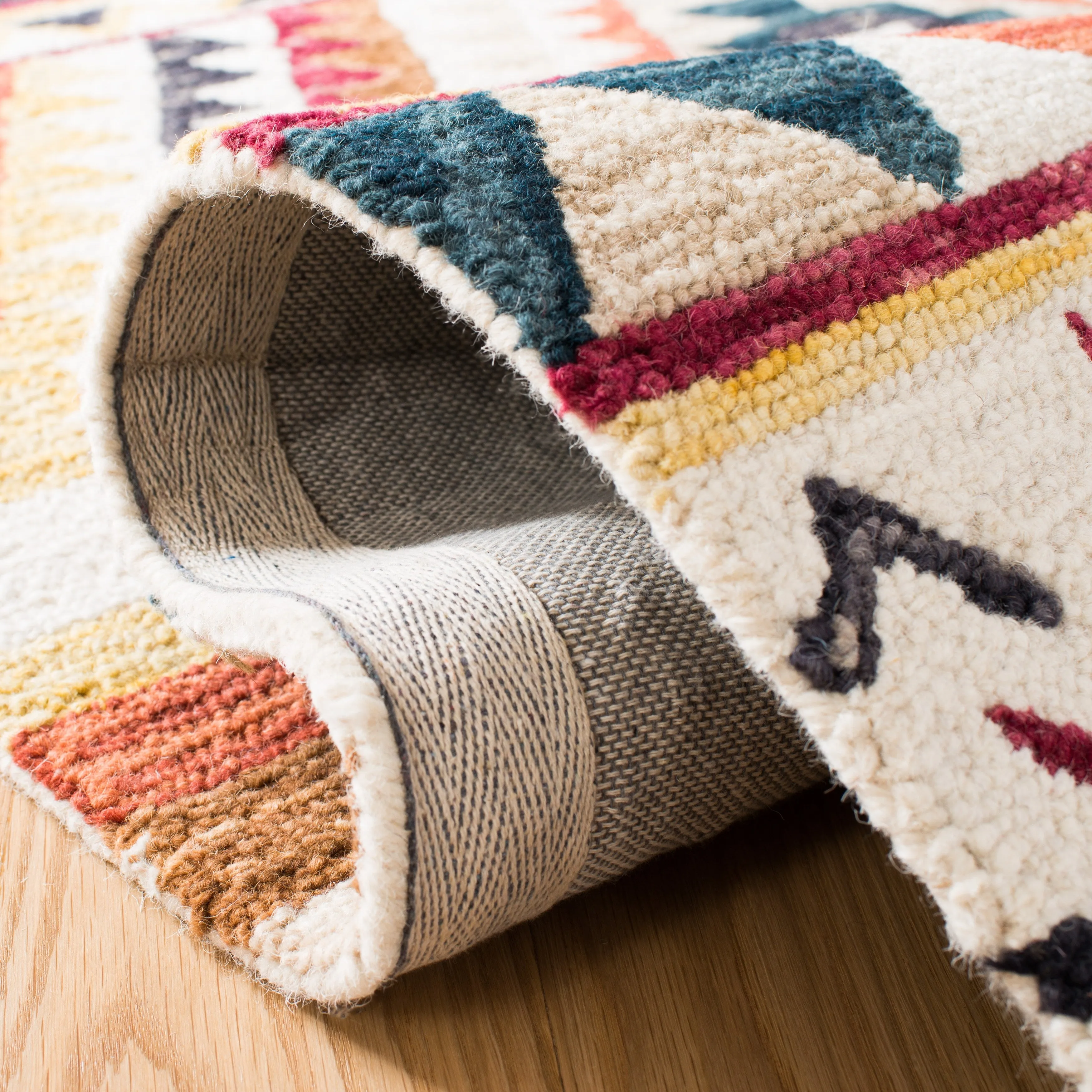 SAFAVIEH Handmade Aspen Despoina Bohemian & Eclectic Tribal Wool