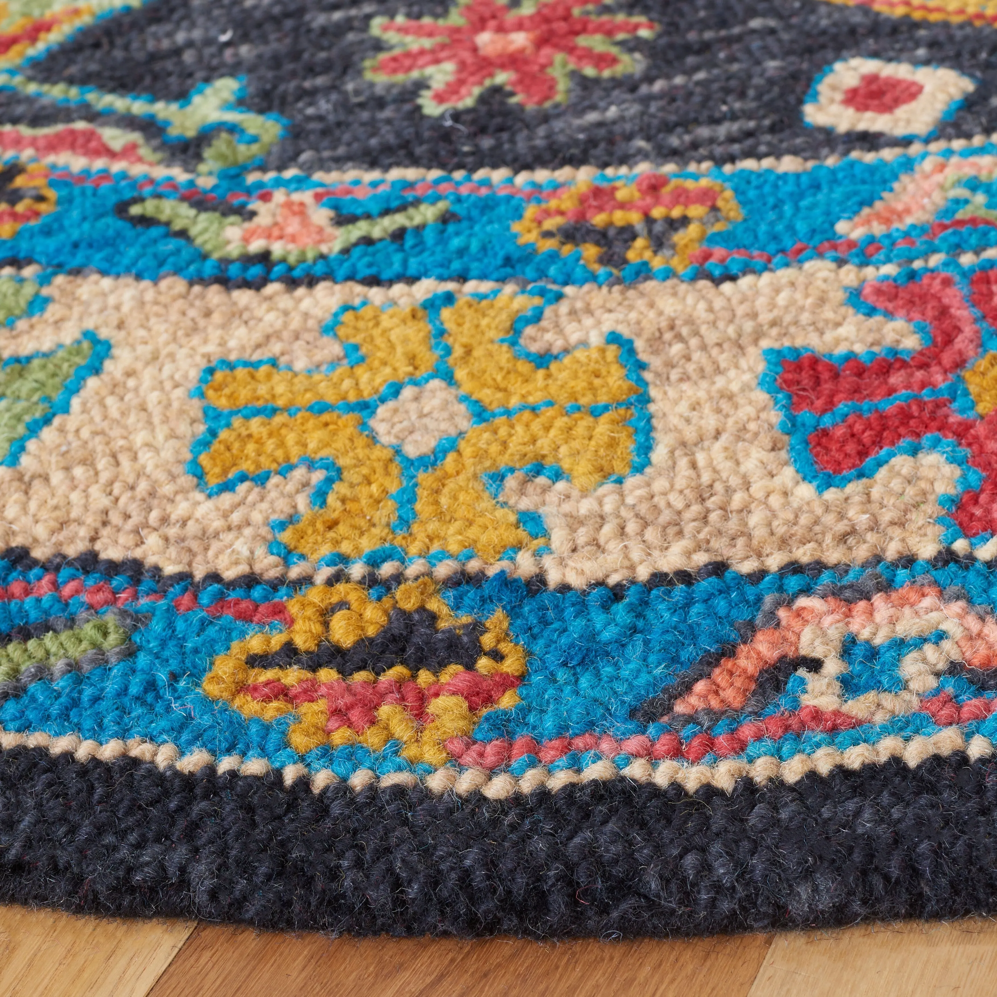 SAFAVIEH Handmade Aspen Sigurora Bohemian Wool Rug