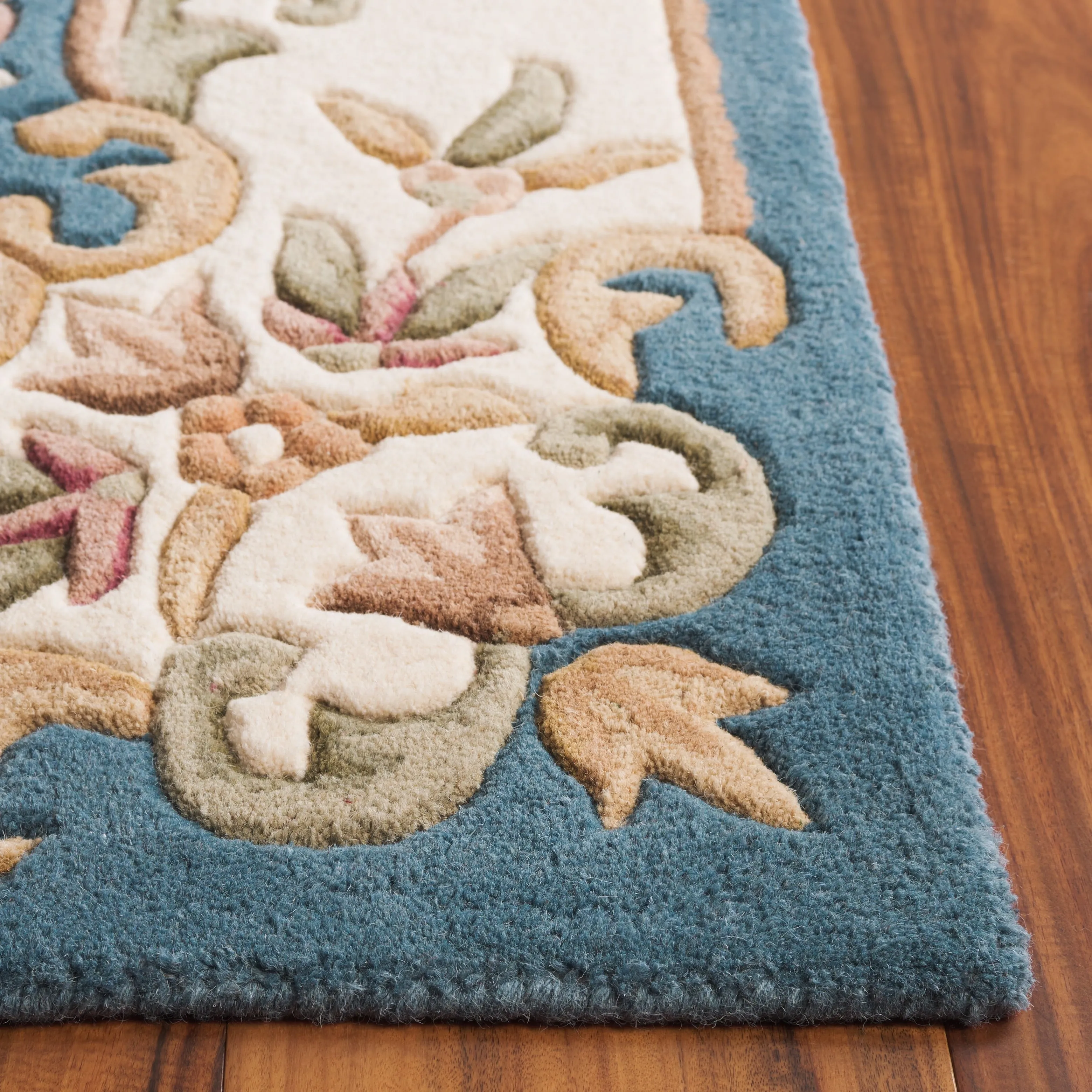 SAFAVIEH Handmade Aubusson Hale Traditional Wool Rug.