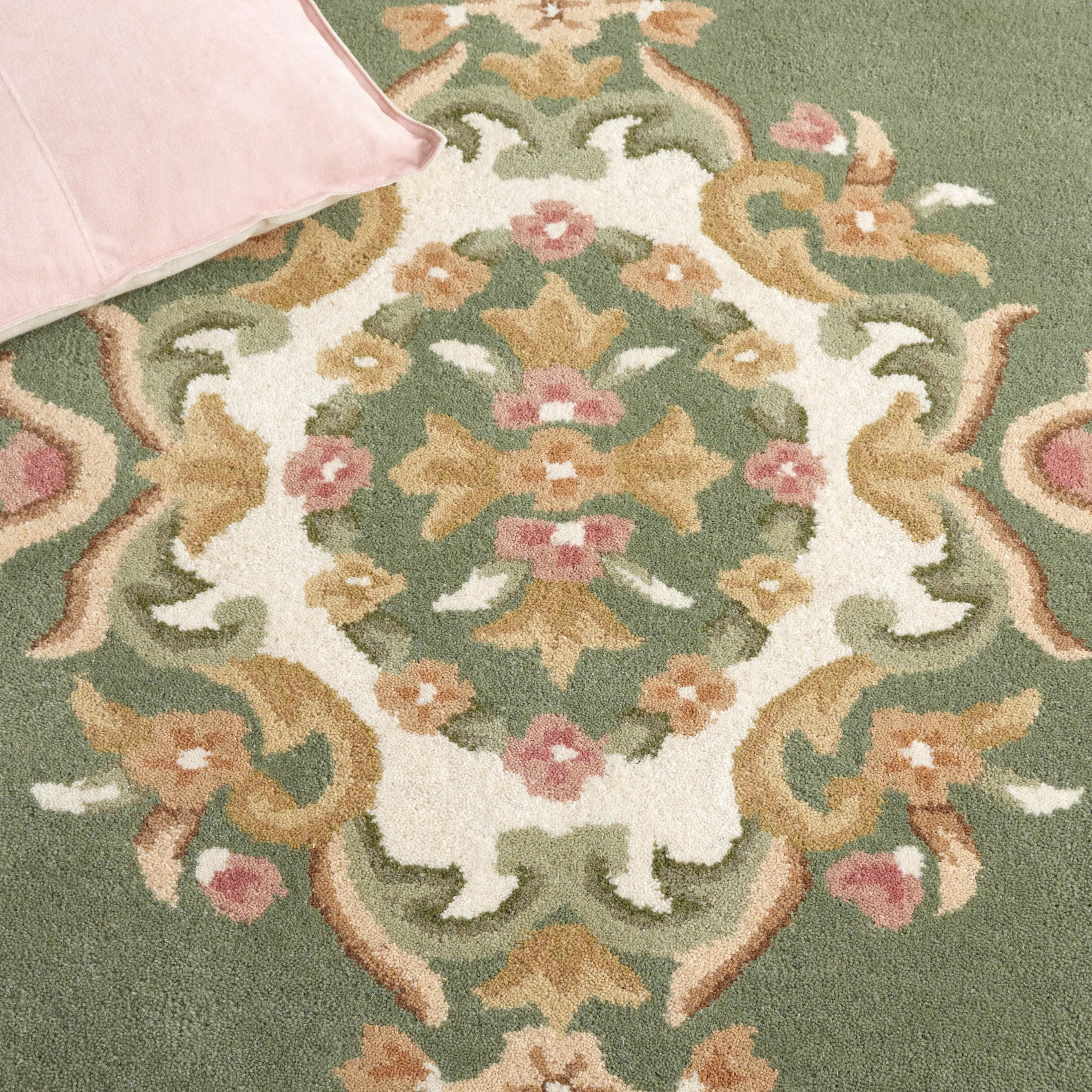 SAFAVIEH Handmade Aubusson Hale Traditional Wool Rug.