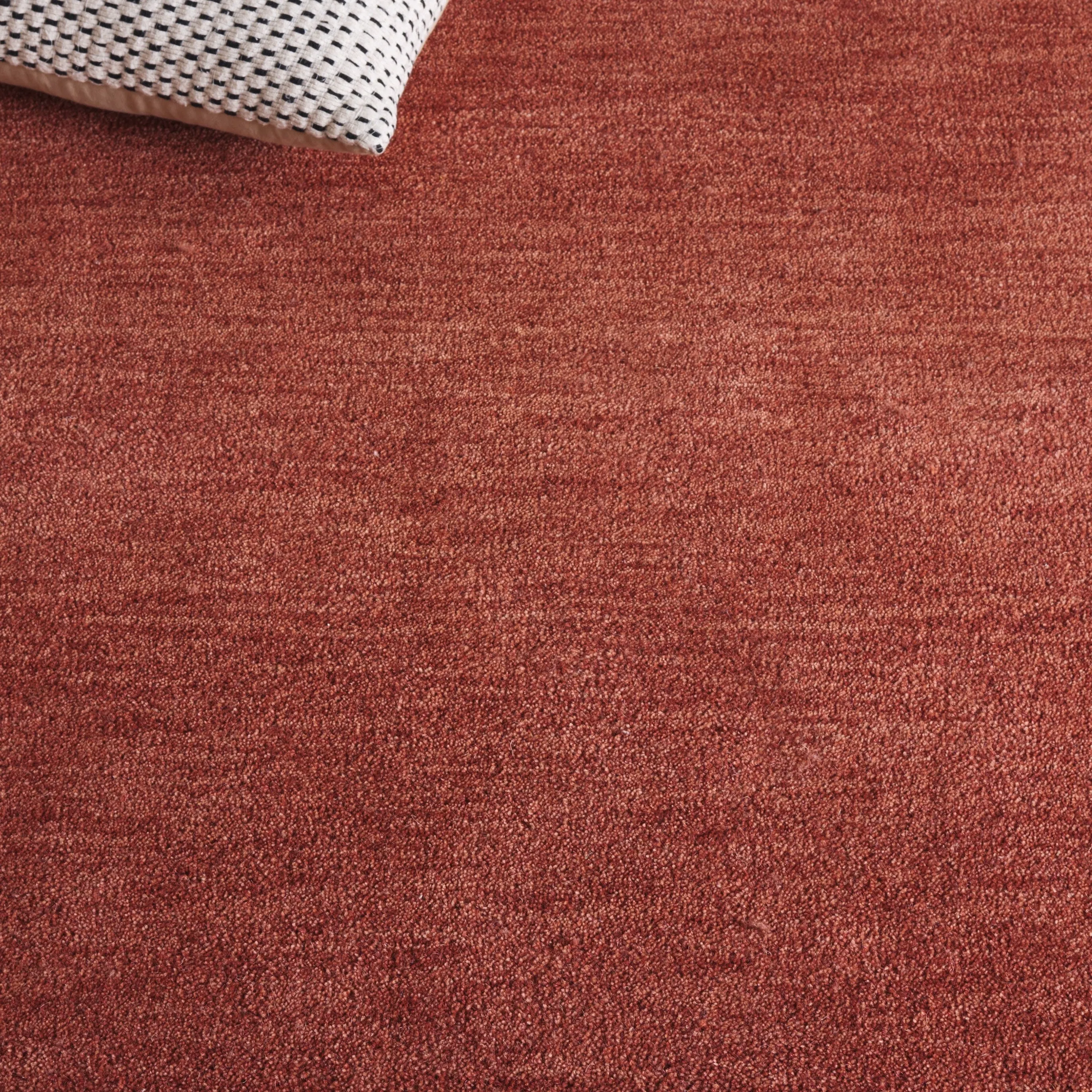 SAFAVIEH Handmade Bella Mitana Dotted Border Wool Rug