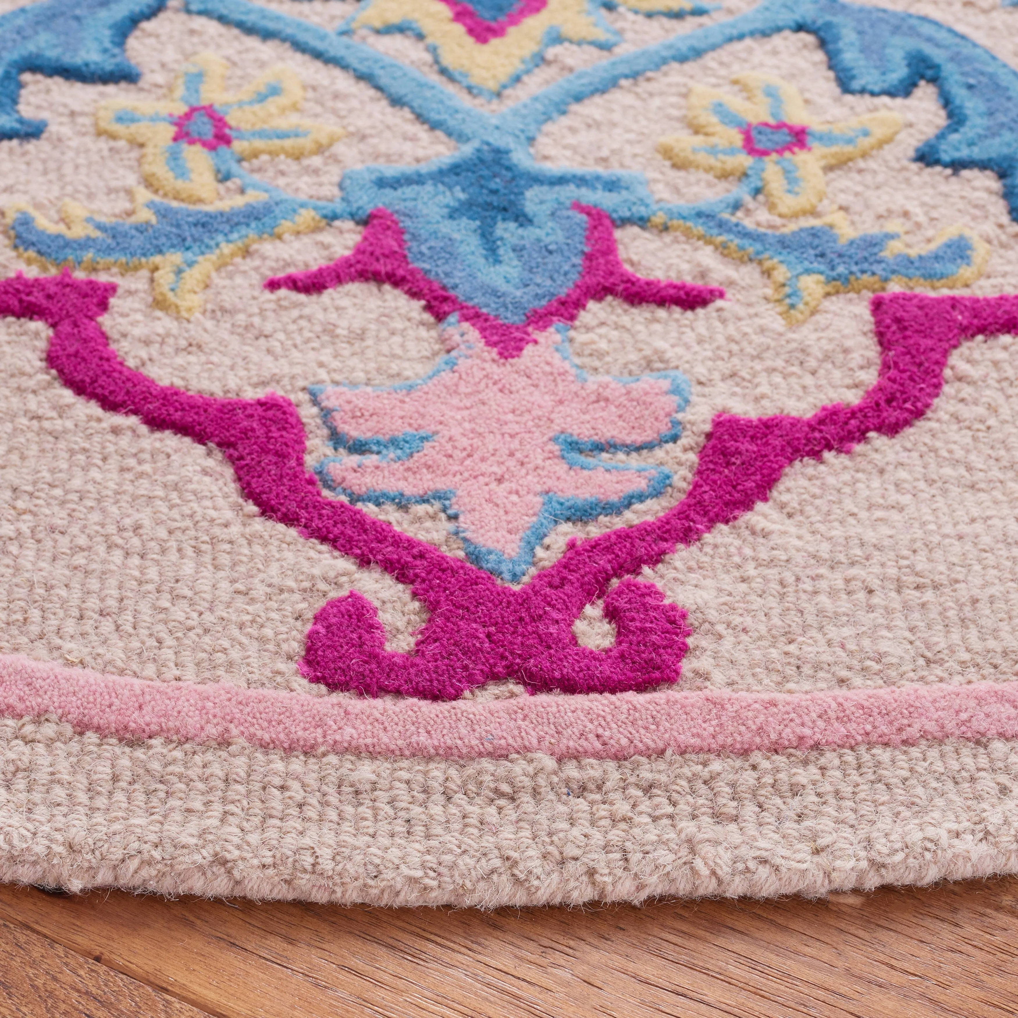 SAFAVIEH Handmade Bellagio Cailin Medallion Wool Rug