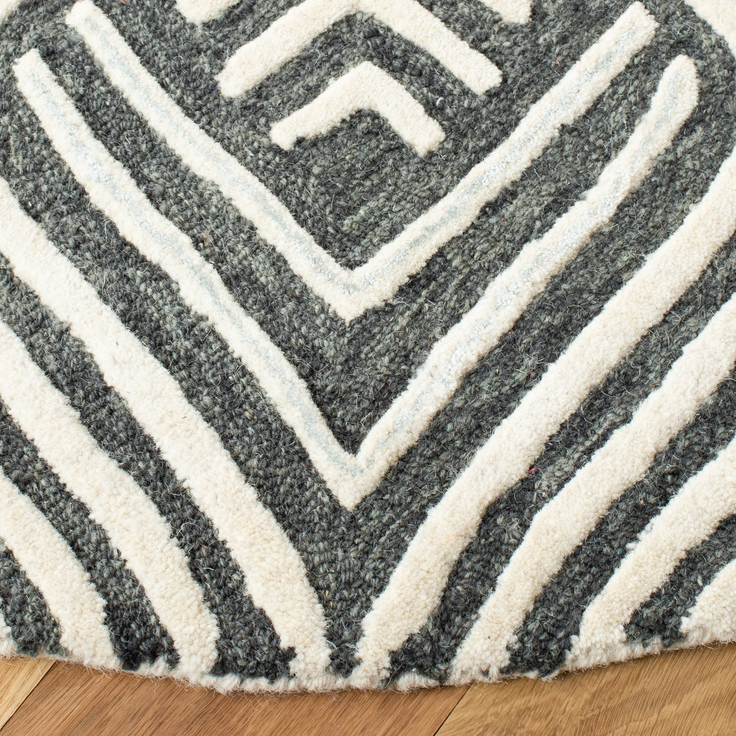 SAFAVIEH Handmade Blossom Atiye Modern Floral Wool Rug