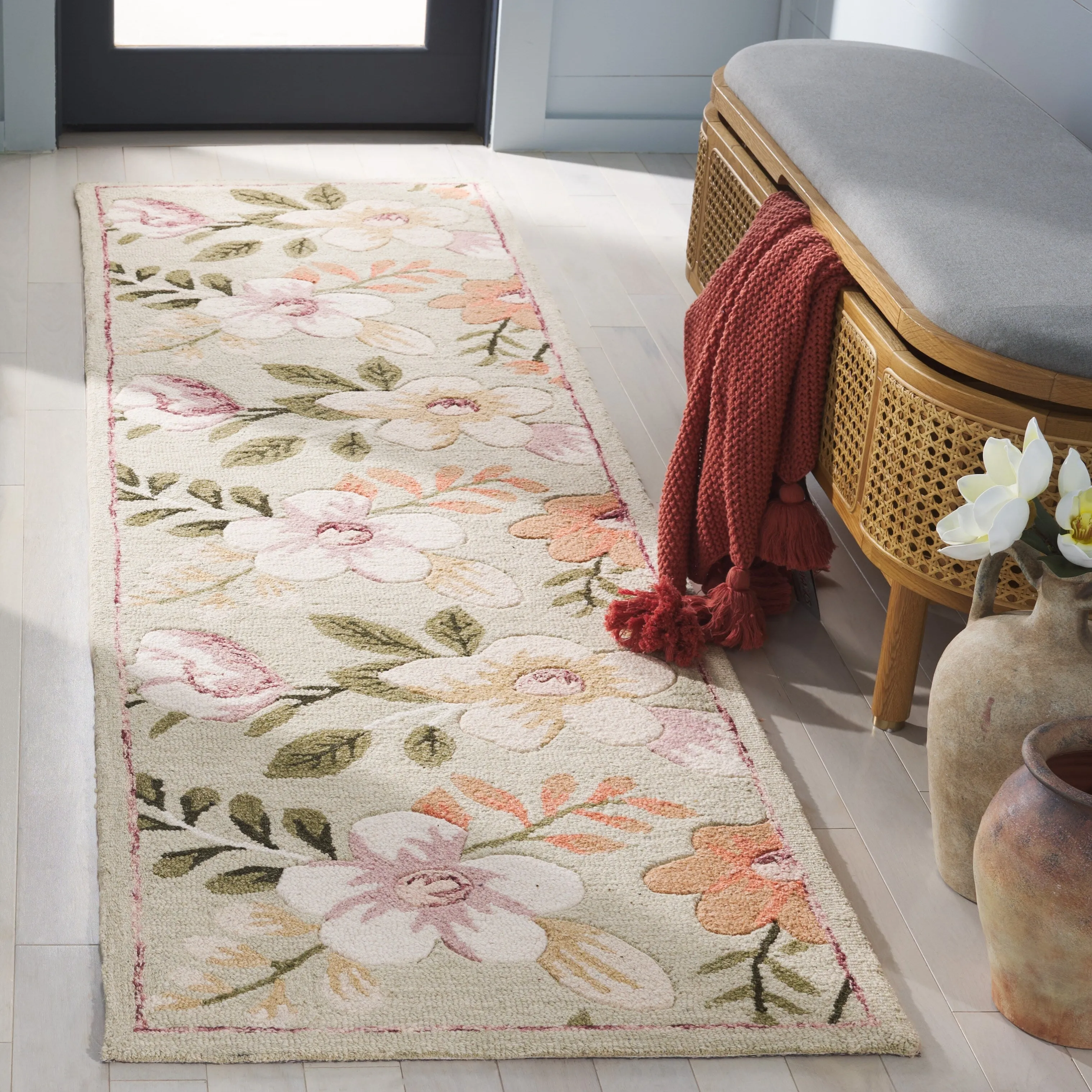 SAFAVIEH Handmade Blossom Geskea Modern & Contemporary Wool Rug