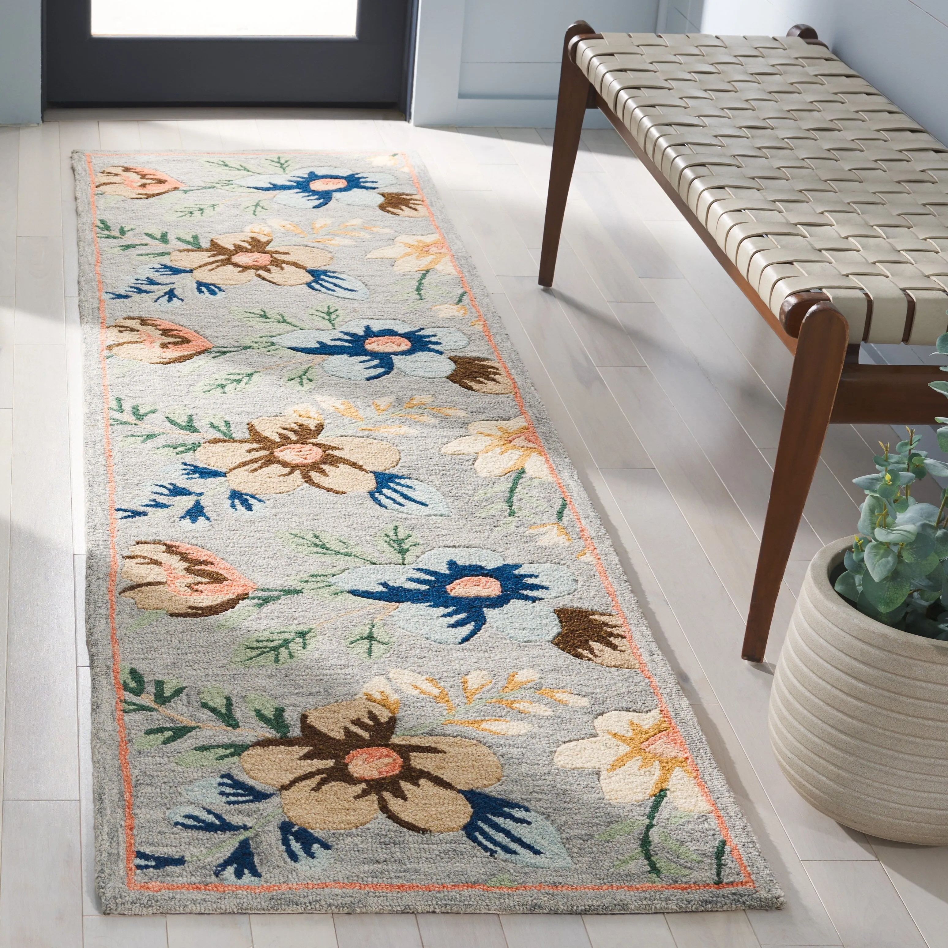 SAFAVIEH Handmade Blossom Geskea Modern & Contemporary Wool Rug