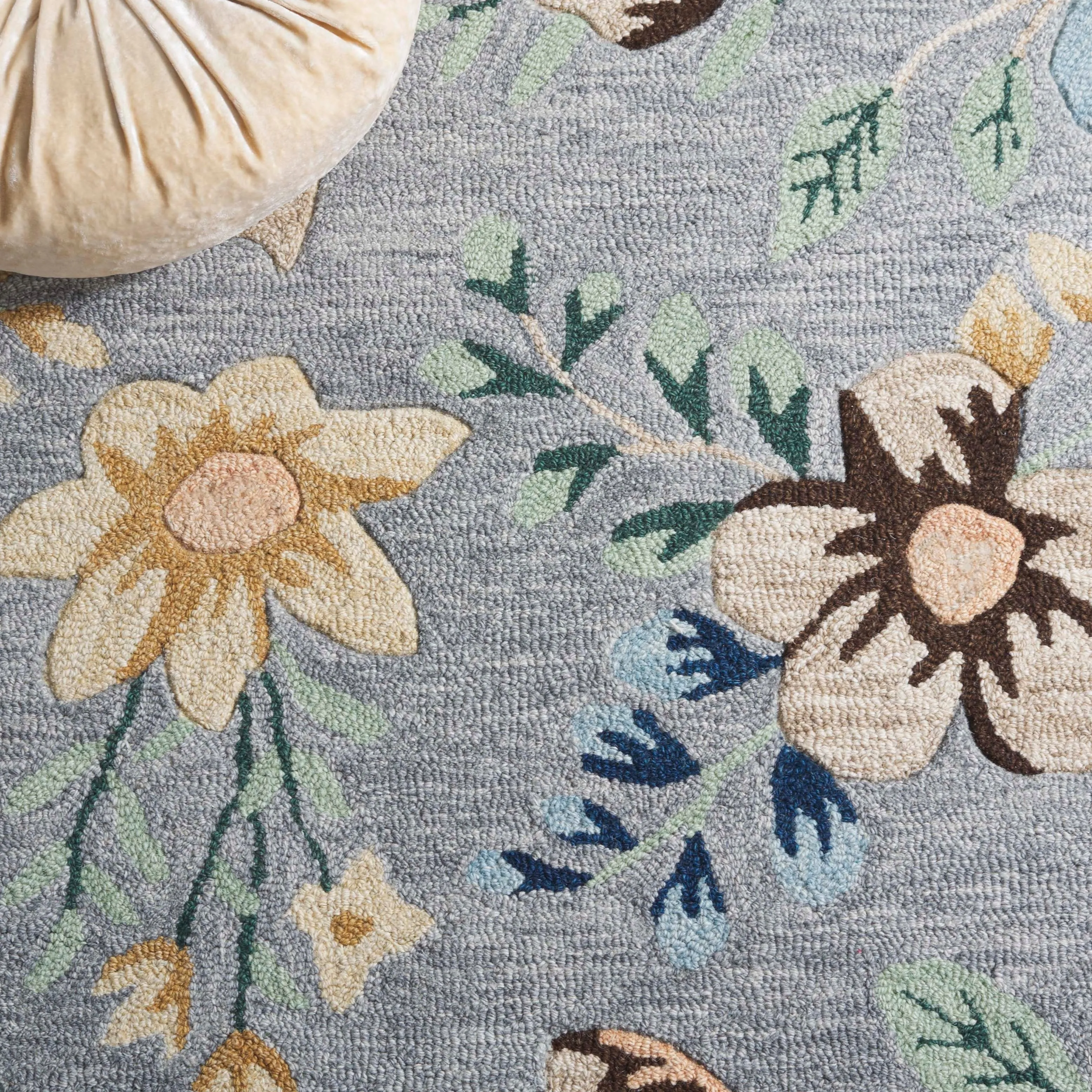 SAFAVIEH Handmade Blossom Geskea Modern & Contemporary Wool Rug