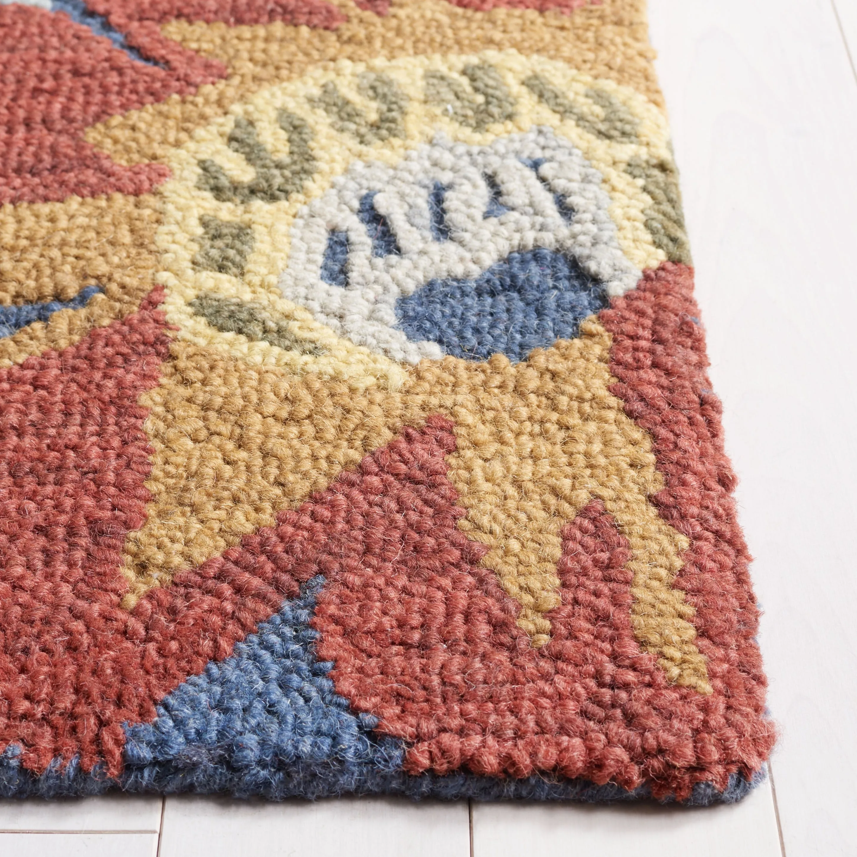 SAFAVIEH Handmade Blossom Iektje Contemporary Wool Rug