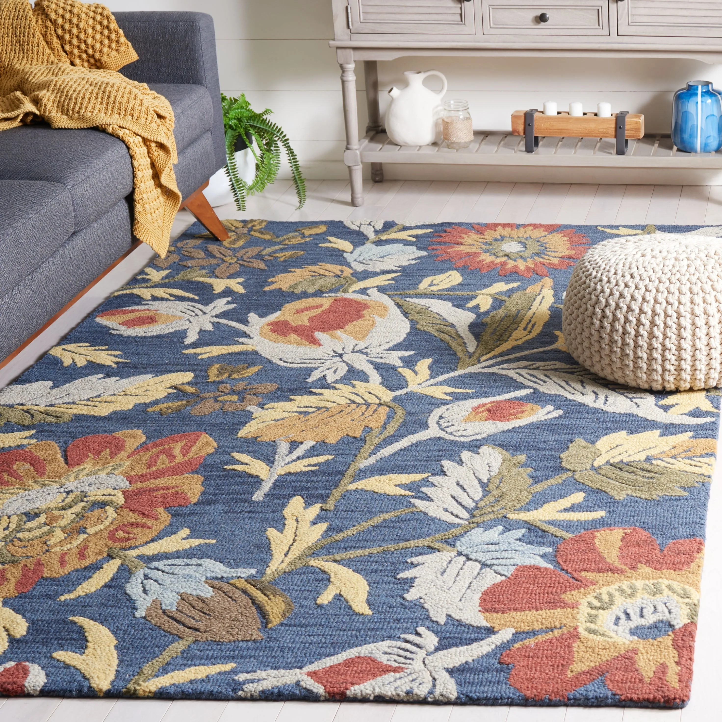 SAFAVIEH Handmade Blossom Iektje Contemporary Wool Rug