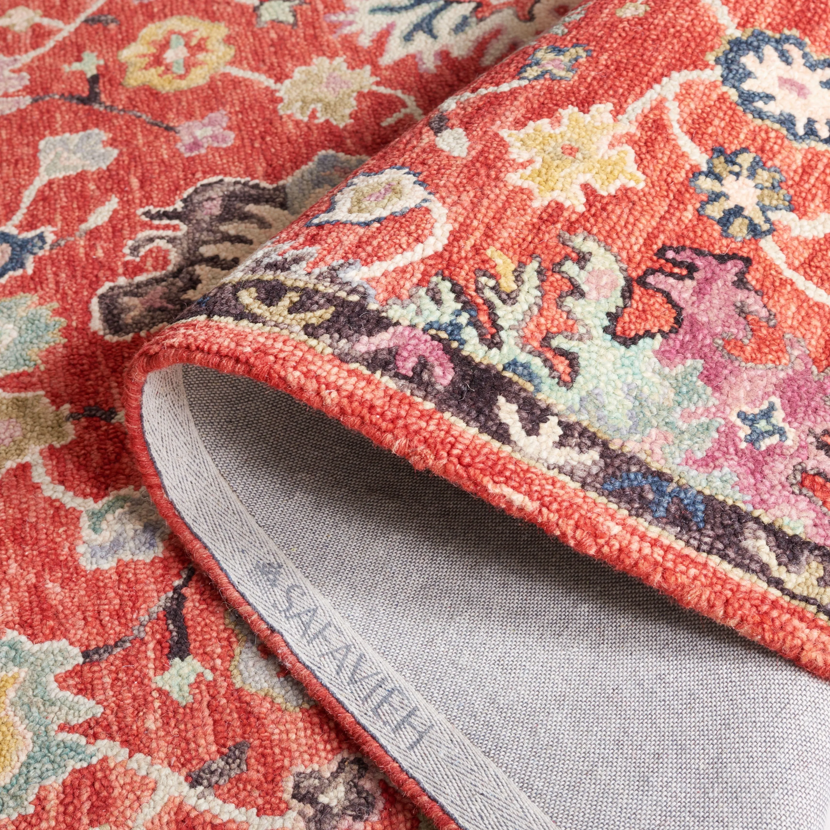 SAFAVIEH Handmade Blossom Iseabail Floral Wool Rug