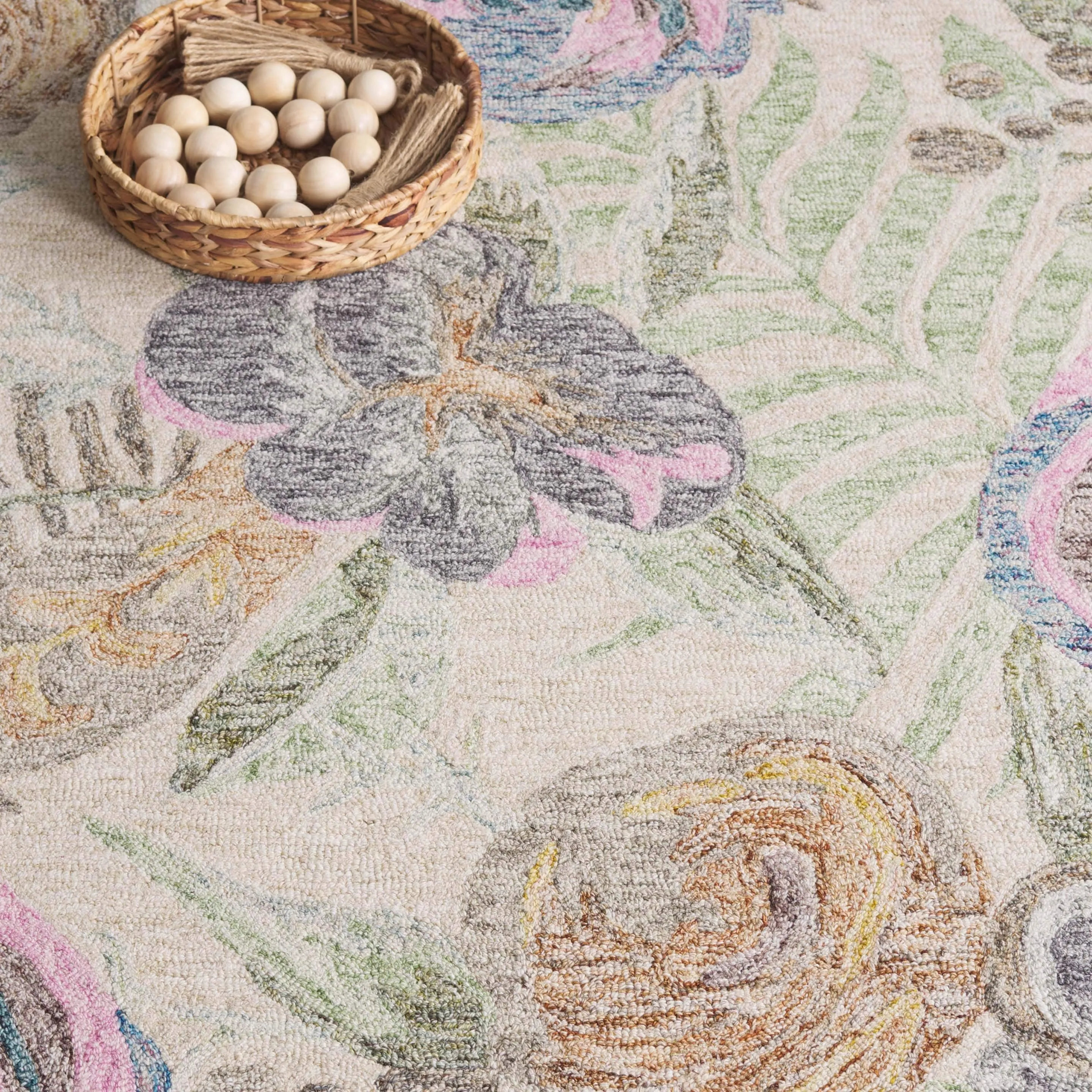 SAFAVIEH Handmade Blossom Lyuba Modern & Contemporary Wool Rug