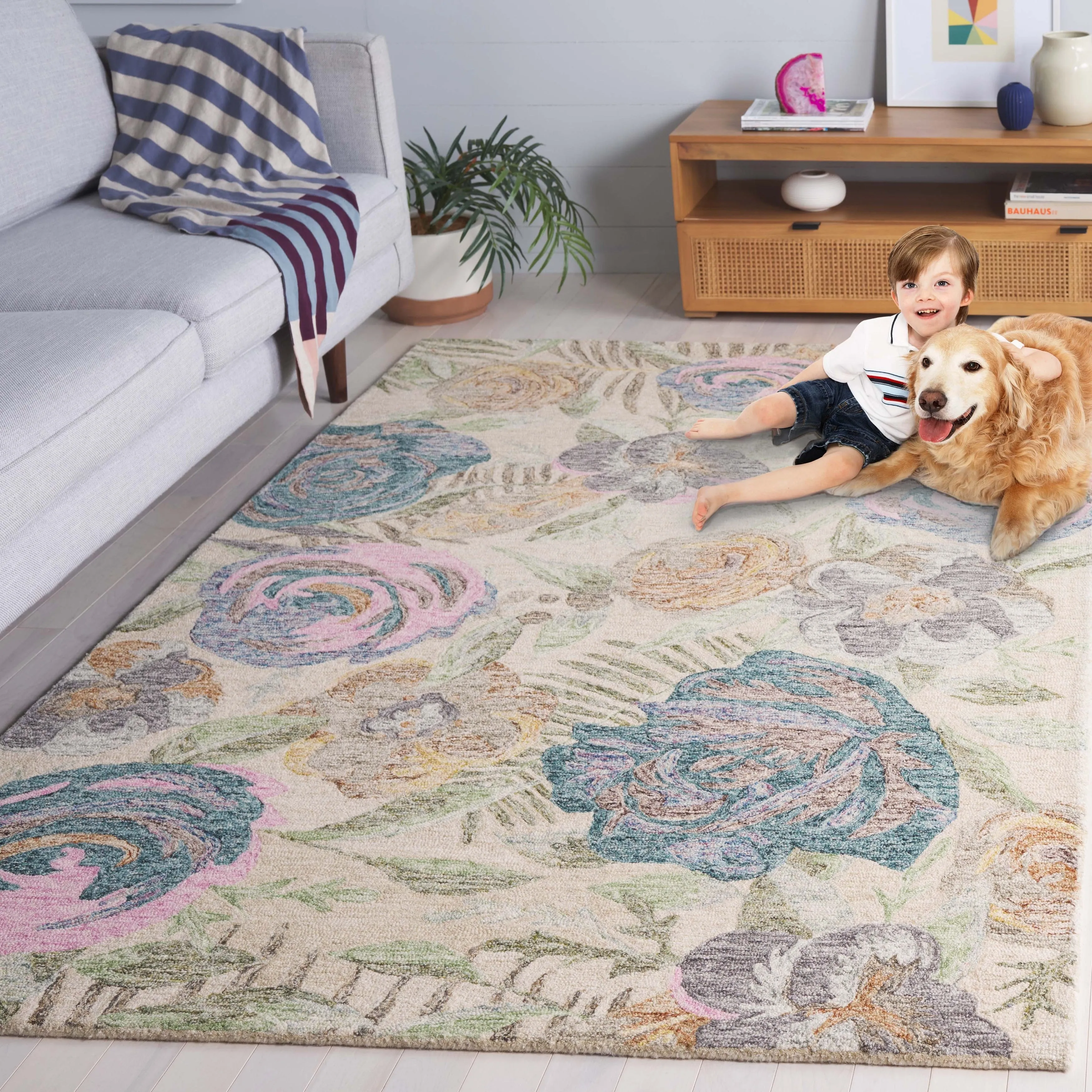 SAFAVIEH Handmade Blossom Lyuba Modern & Contemporary Wool Rug