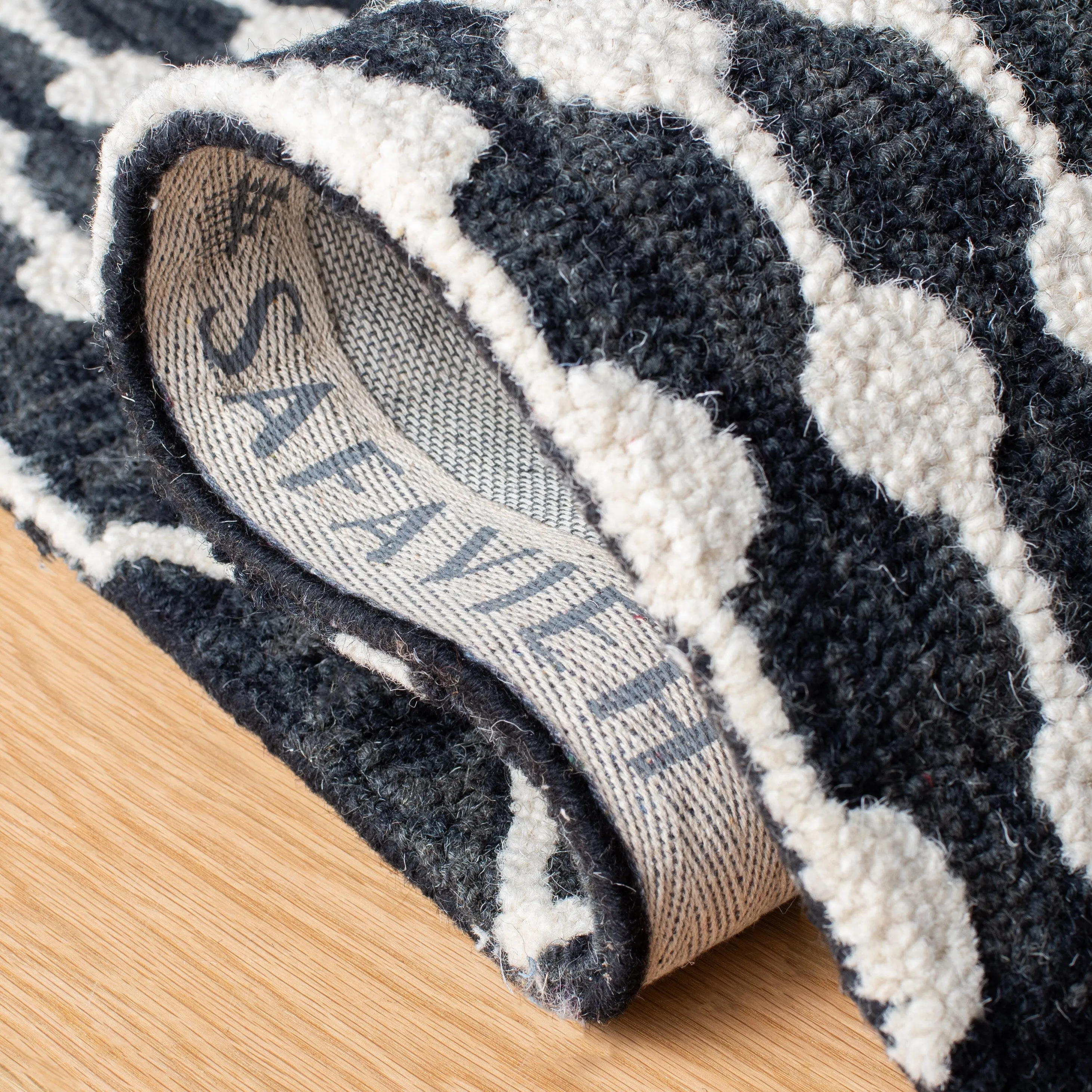 SAFAVIEH Handmade Blossom Orit Moroccan Wool Rug