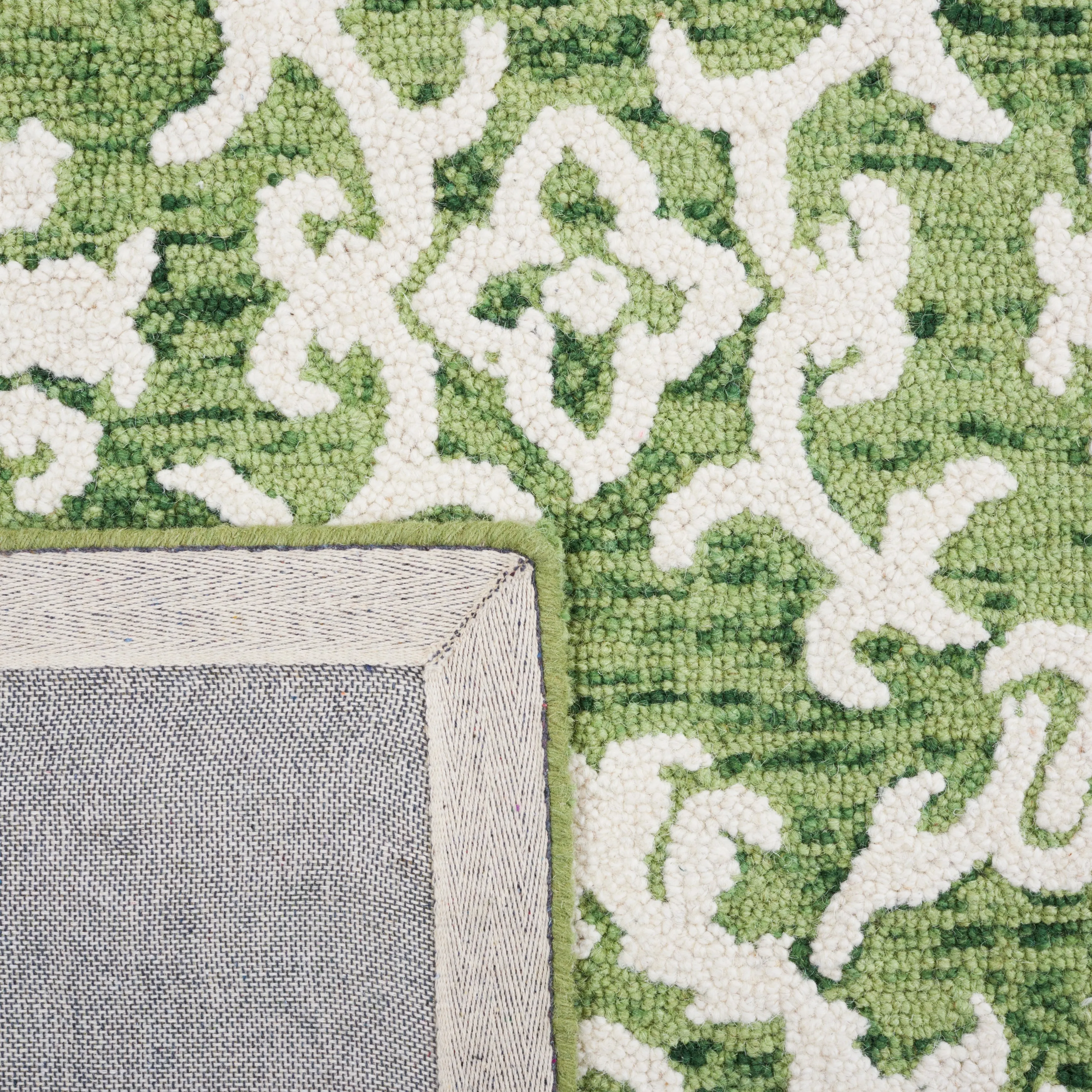 SAFAVIEH. Handmade Blossom Vesela Modern Floral Wool Rug