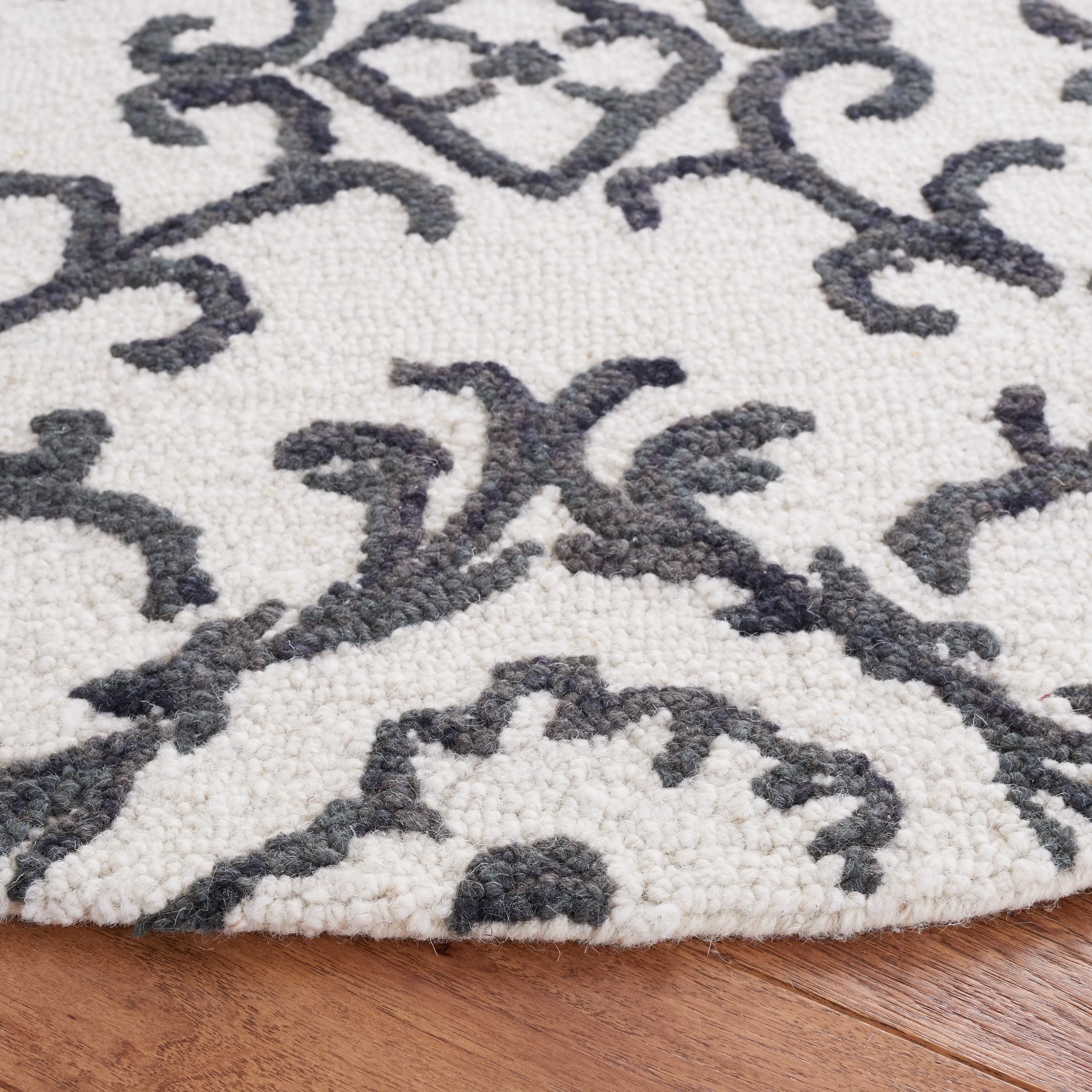 SAFAVIEH. Handmade Blossom Vesela Modern Floral Wool Rug