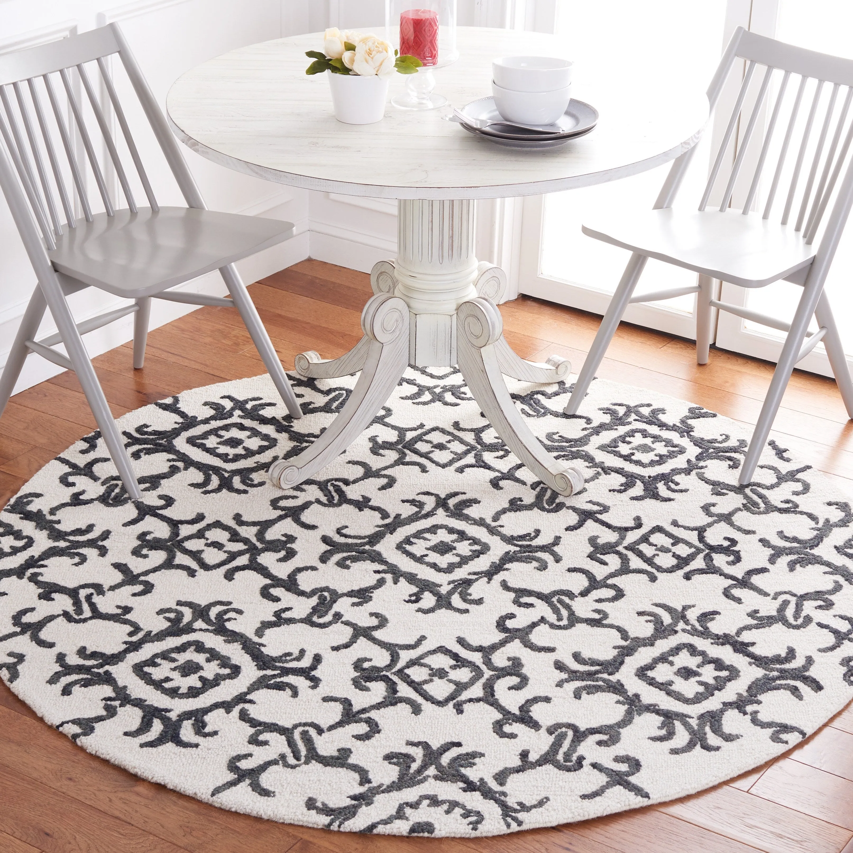SAFAVIEH. Handmade Blossom Vesela Modern Floral Wool Rug