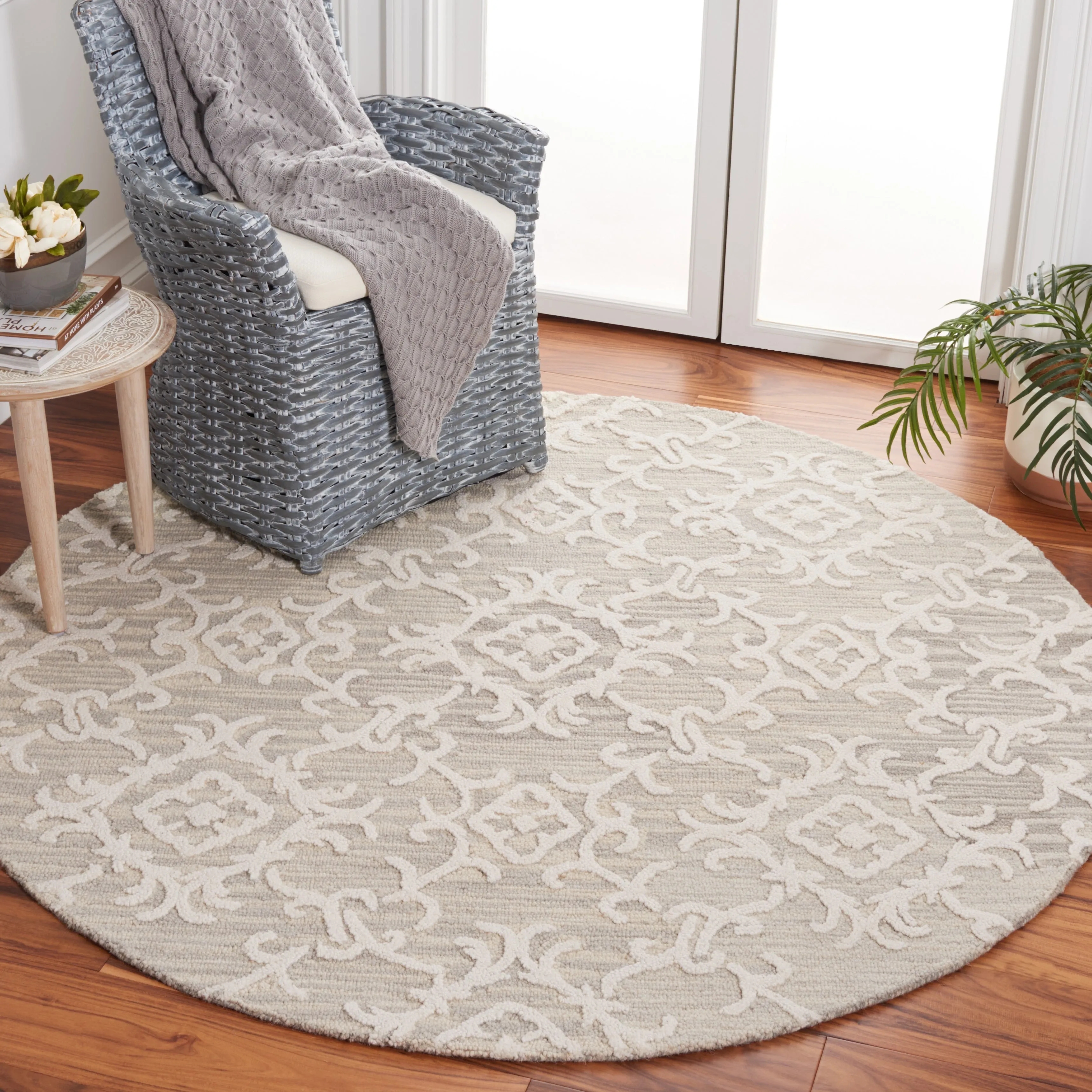 SAFAVIEH. Handmade Blossom Vesela Modern Floral Wool Rug