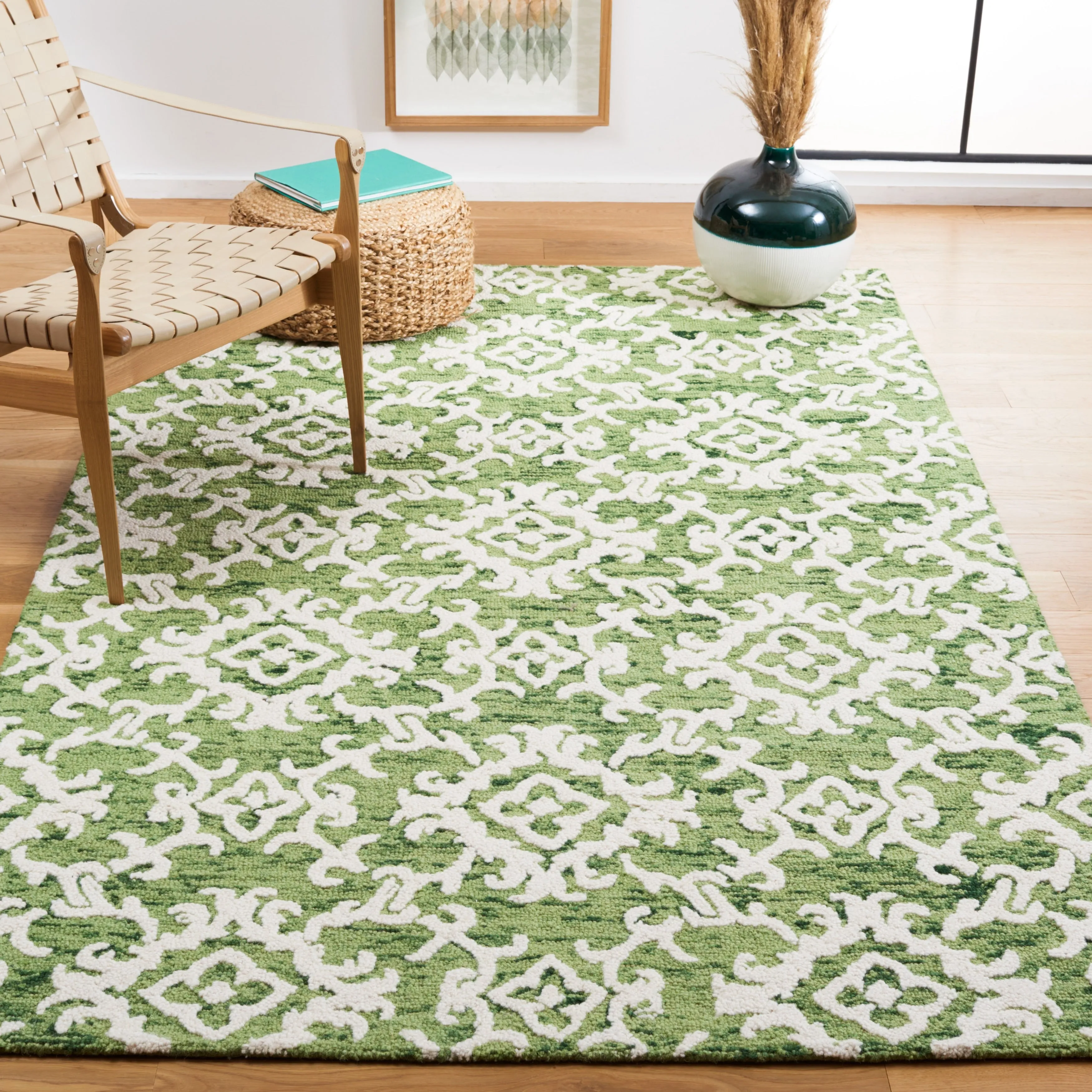 SAFAVIEH. Handmade Blossom Vesela Modern Floral Wool Rug