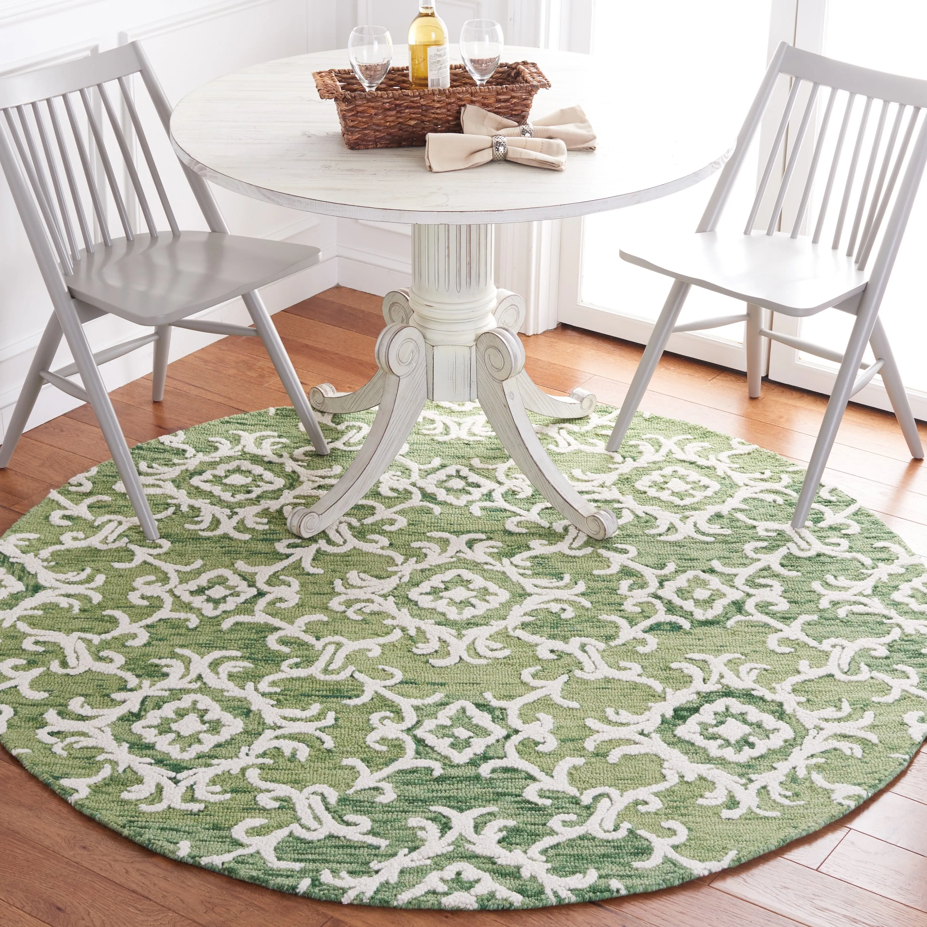 SAFAVIEH. Handmade Blossom Vesela Modern Floral Wool Rug