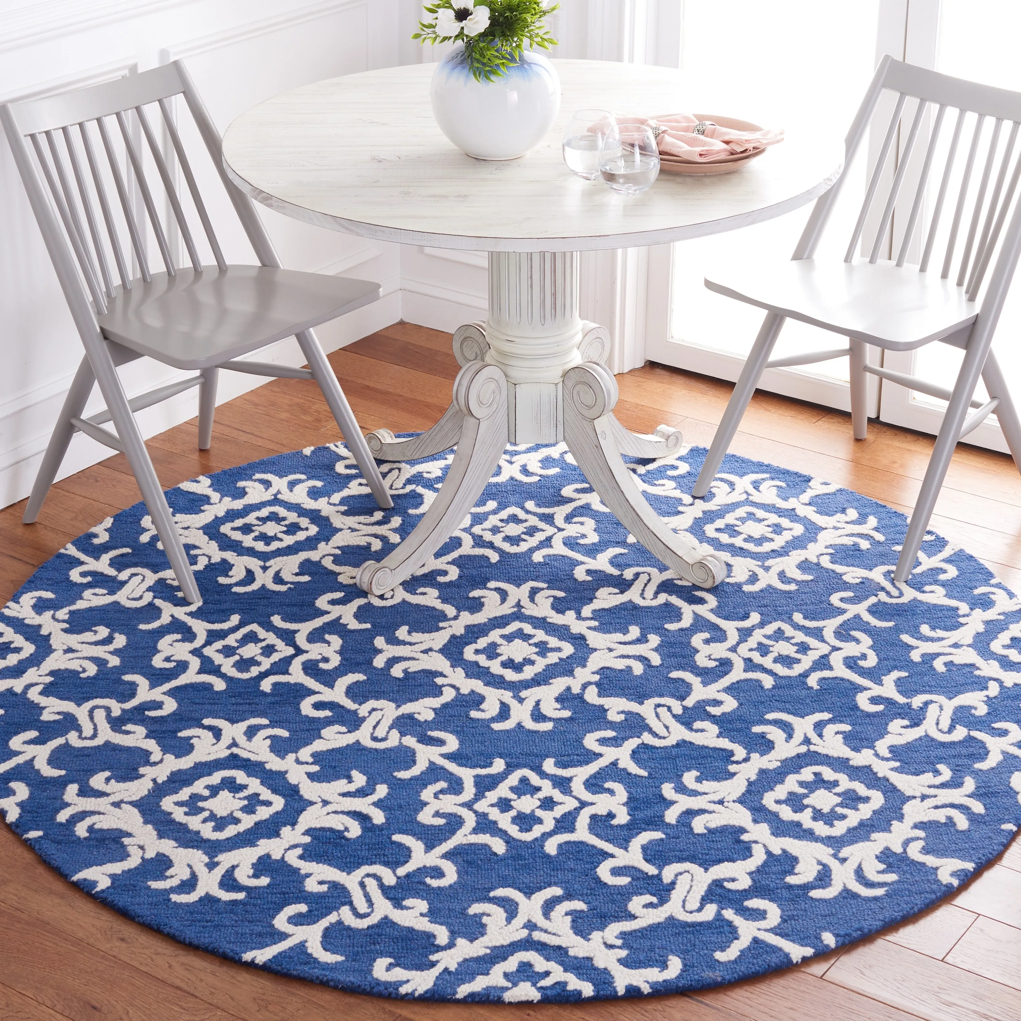 SAFAVIEH. Handmade Blossom Vesela Modern Floral Wool Rug