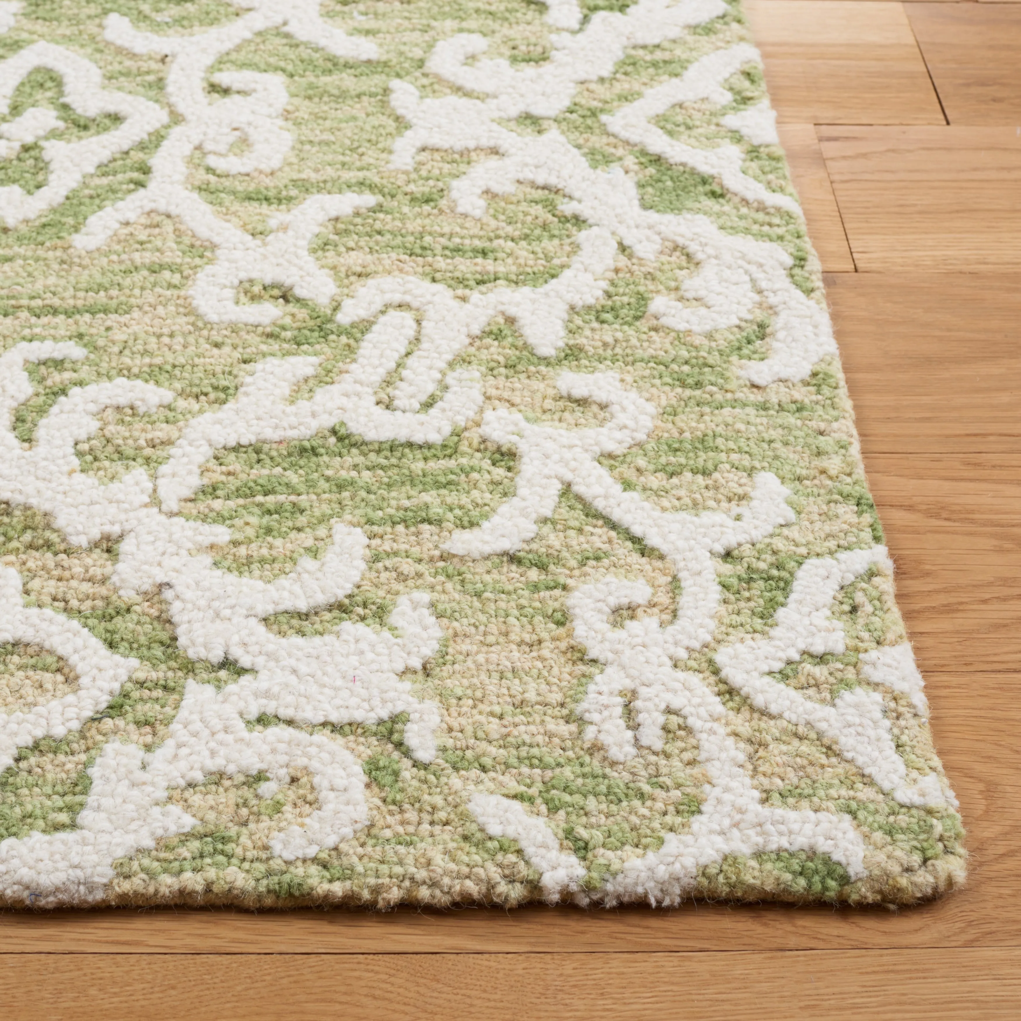 SAFAVIEH. Handmade Blossom Vesela Modern Floral Wool Rug