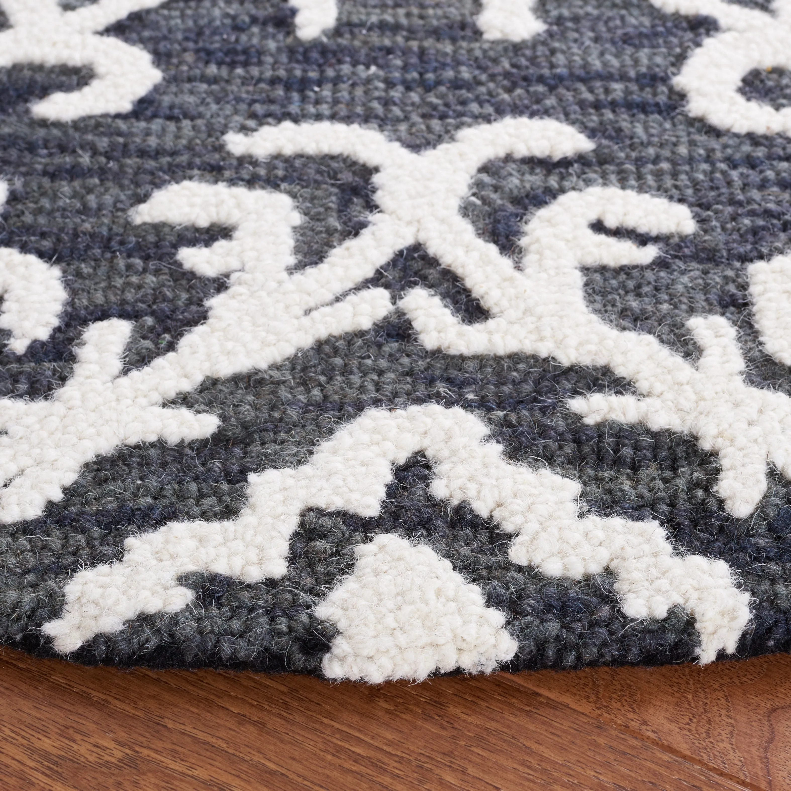 SAFAVIEH. Handmade Blossom Vesela Modern Floral Wool Rug