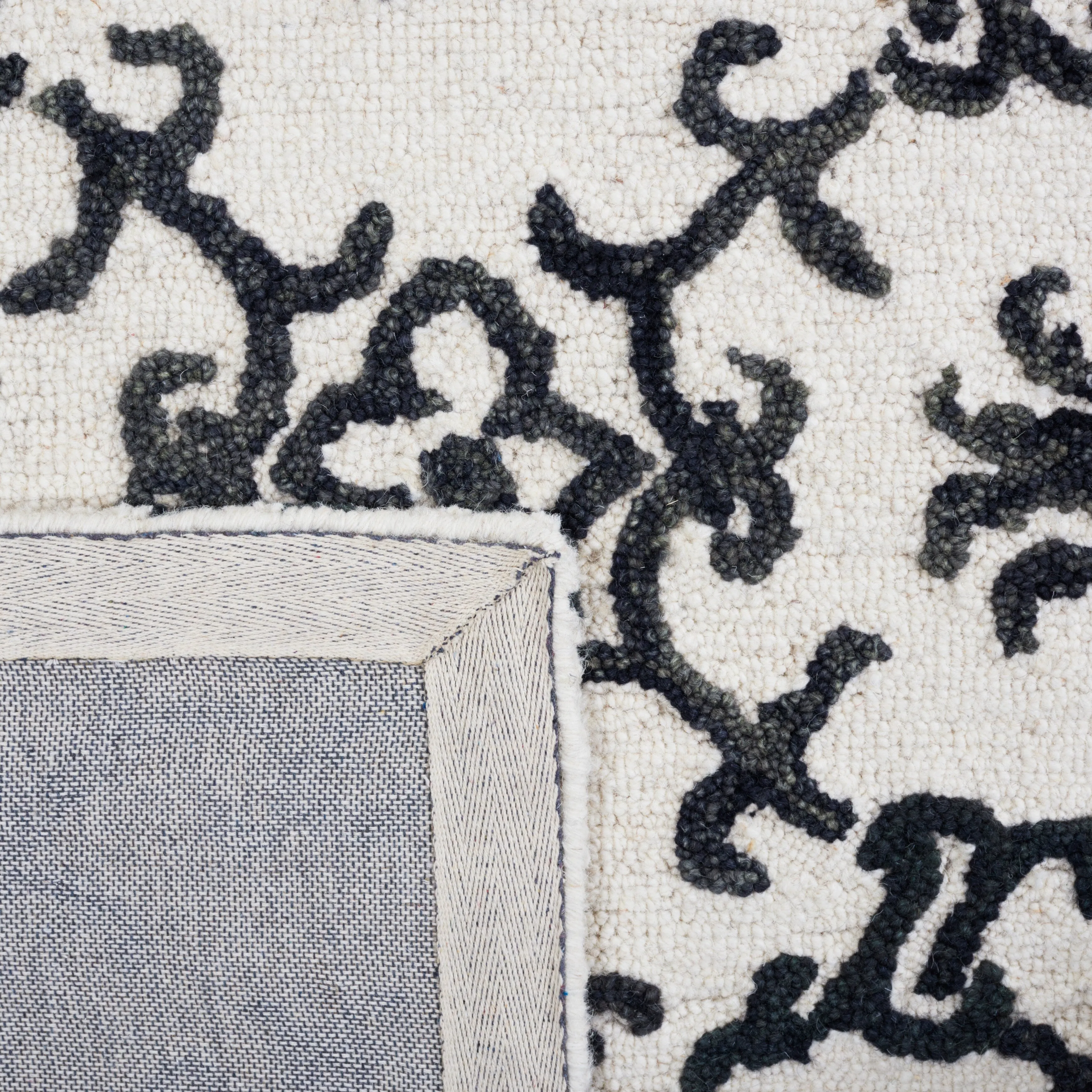 SAFAVIEH. Handmade Blossom Vesela Modern Floral Wool Rug