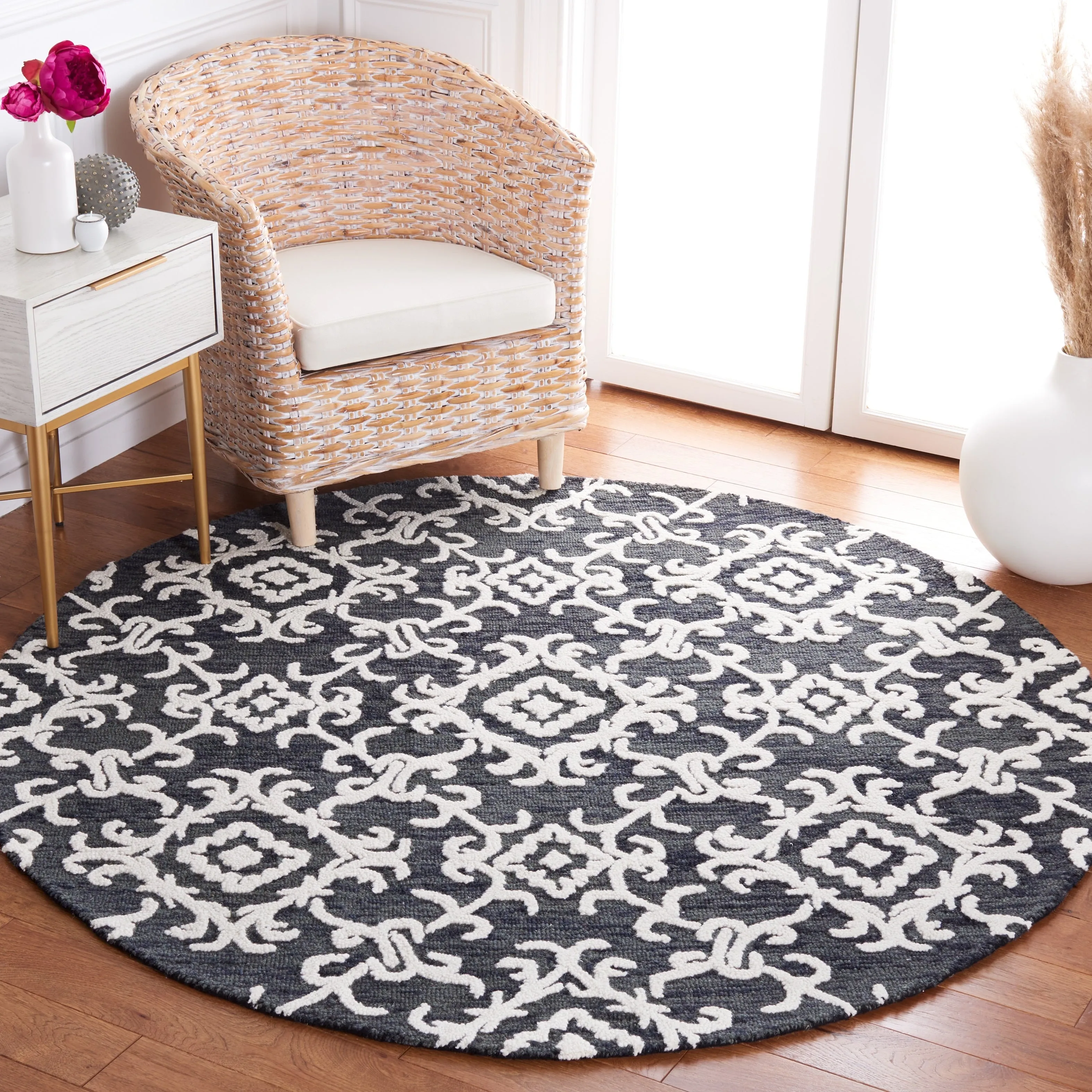SAFAVIEH. Handmade Blossom Vesela Modern Floral Wool Rug