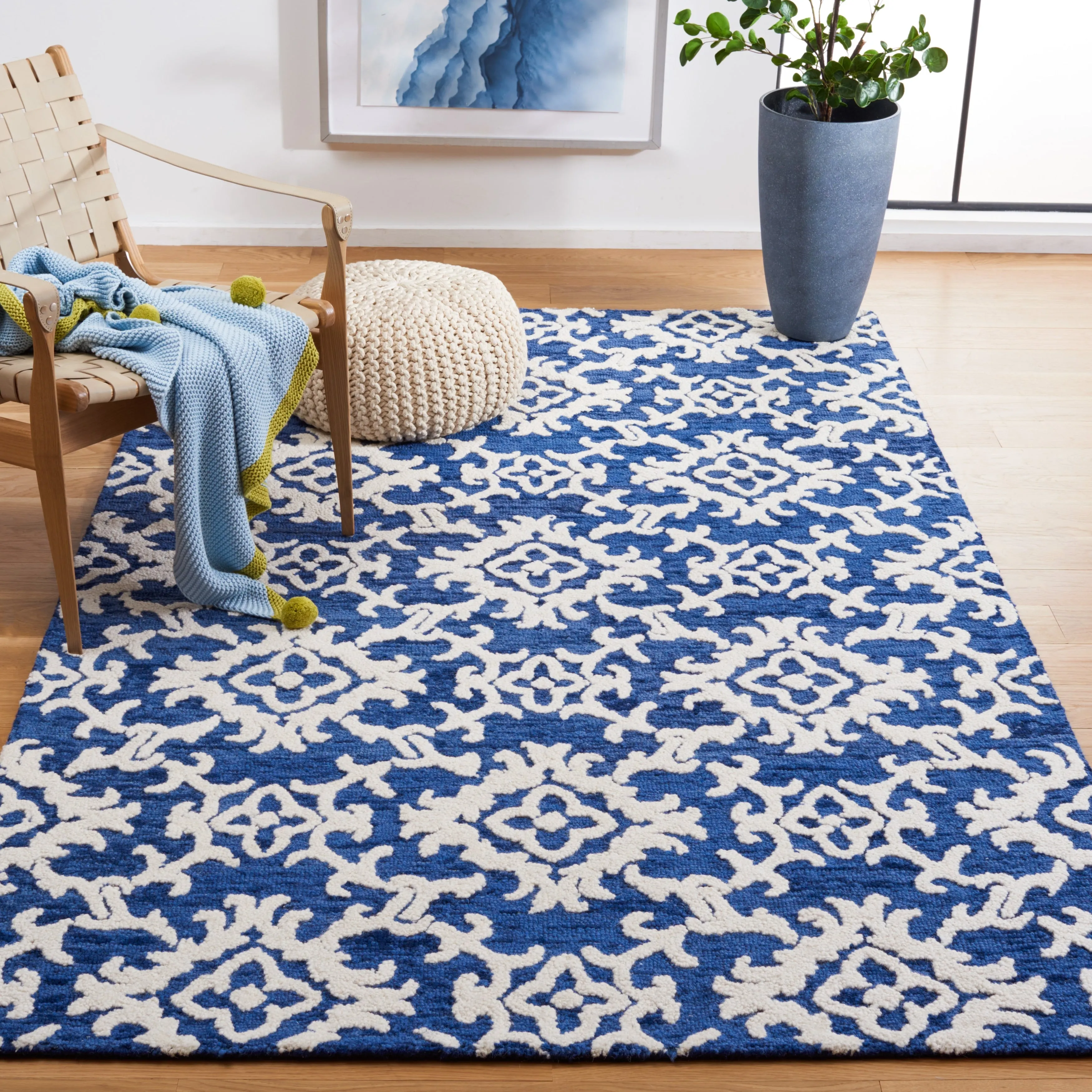 SAFAVIEH. Handmade Blossom Vesela Modern Floral Wool Rug