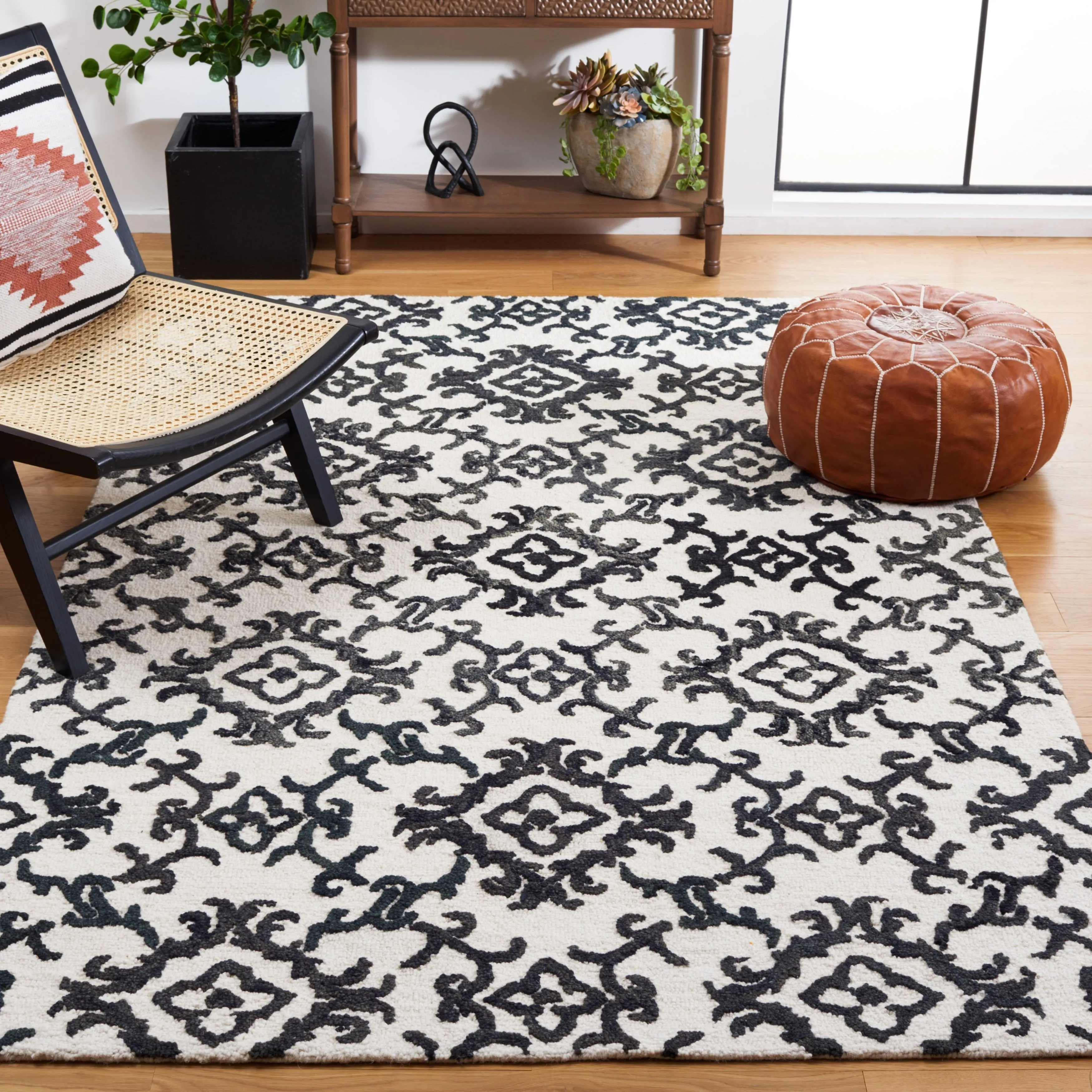 SAFAVIEH. Handmade Blossom Vesela Modern Floral Wool Rug