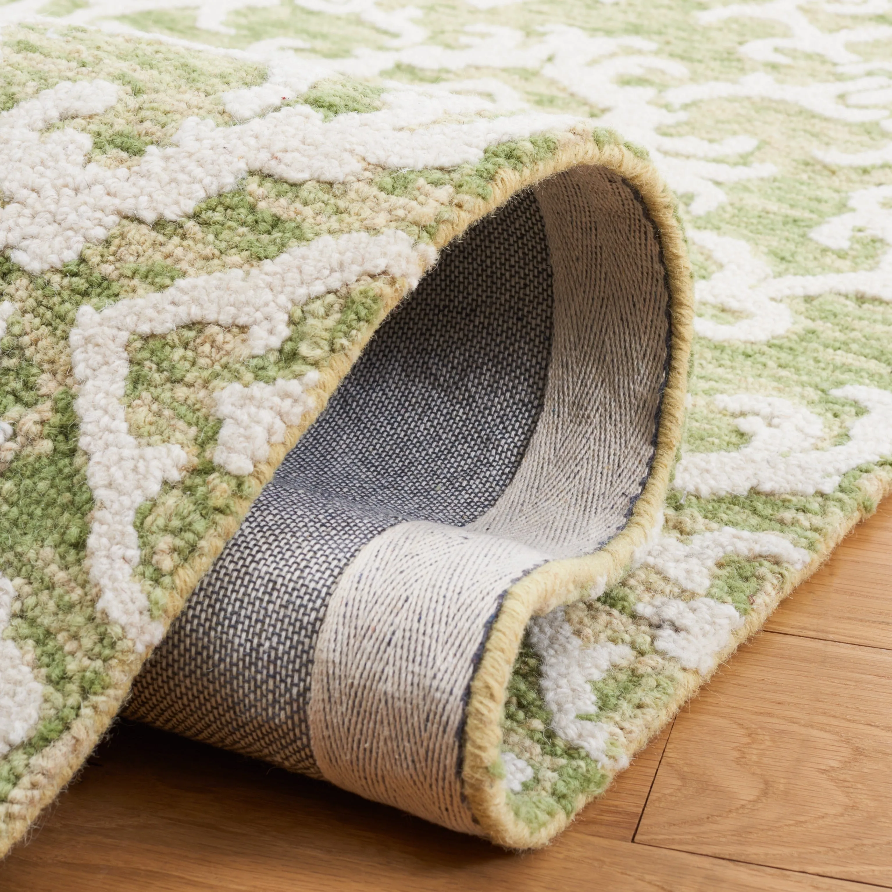 SAFAVIEH. Handmade Blossom Vesela Modern Floral Wool Rug